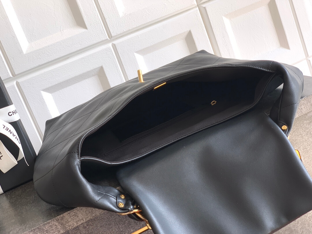 Chanel 25K Medium - Large - Maxi Hobo Shiny Calfskin & Gold-Tone Metal Shoulder Bag Black - Image 12