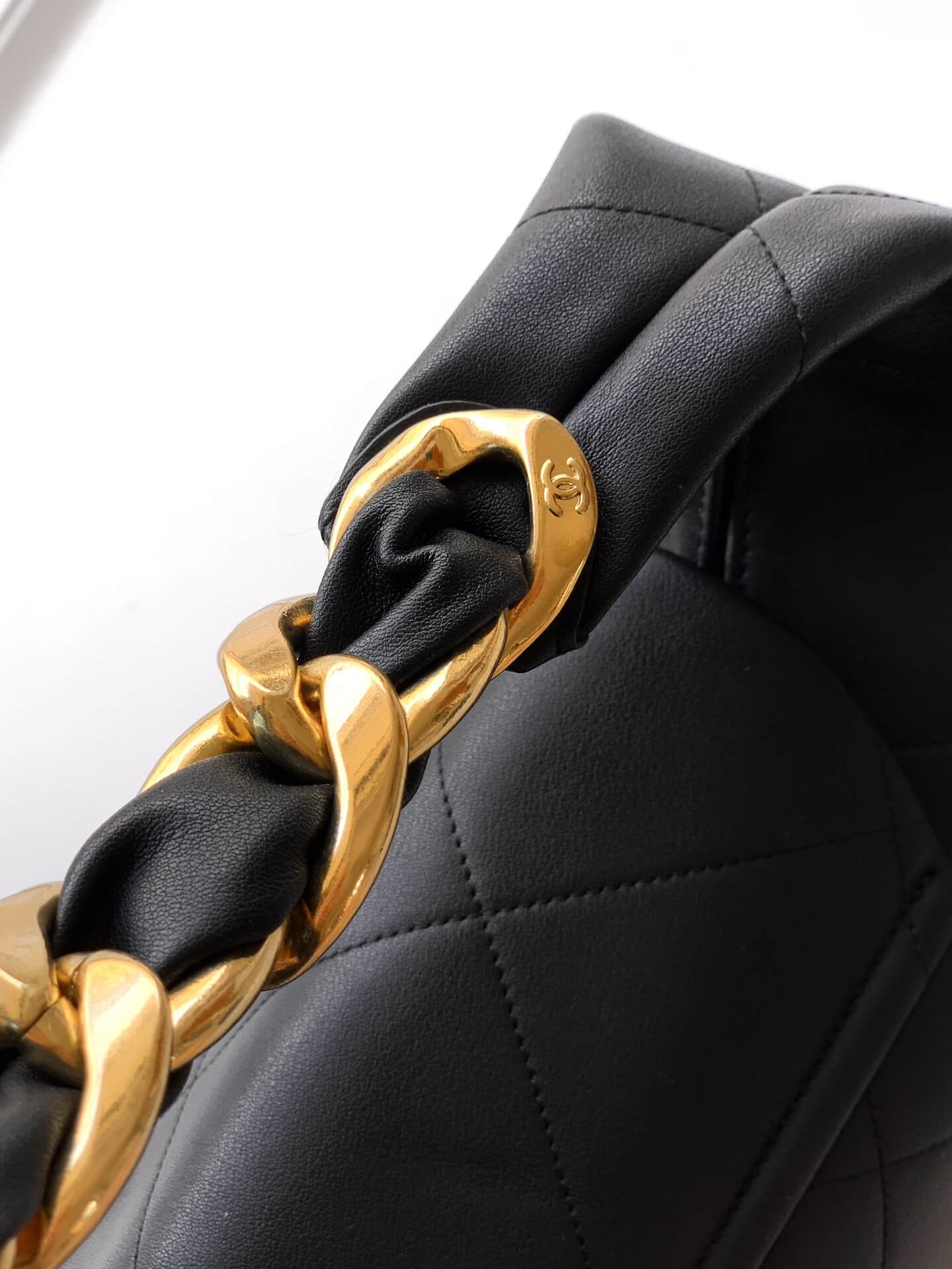 Chanel 25K Medium - Large - Maxi Hobo Shiny Calfskin & Gold-Tone Metal Shoulder Bag Black - Image 14