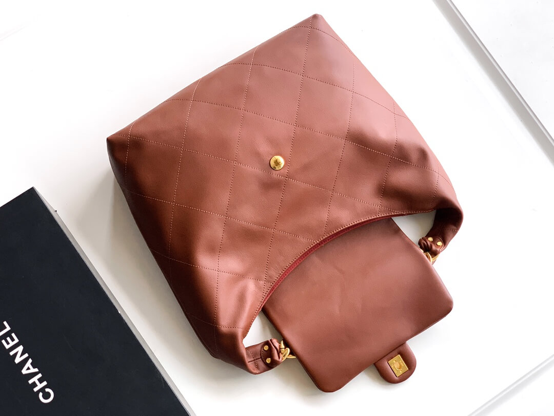 Chanel 25K Medium - Large - Maxi Hobo Shiny Calfskin & Gold-Tone Metal Shoulder Bag Black - Image 72