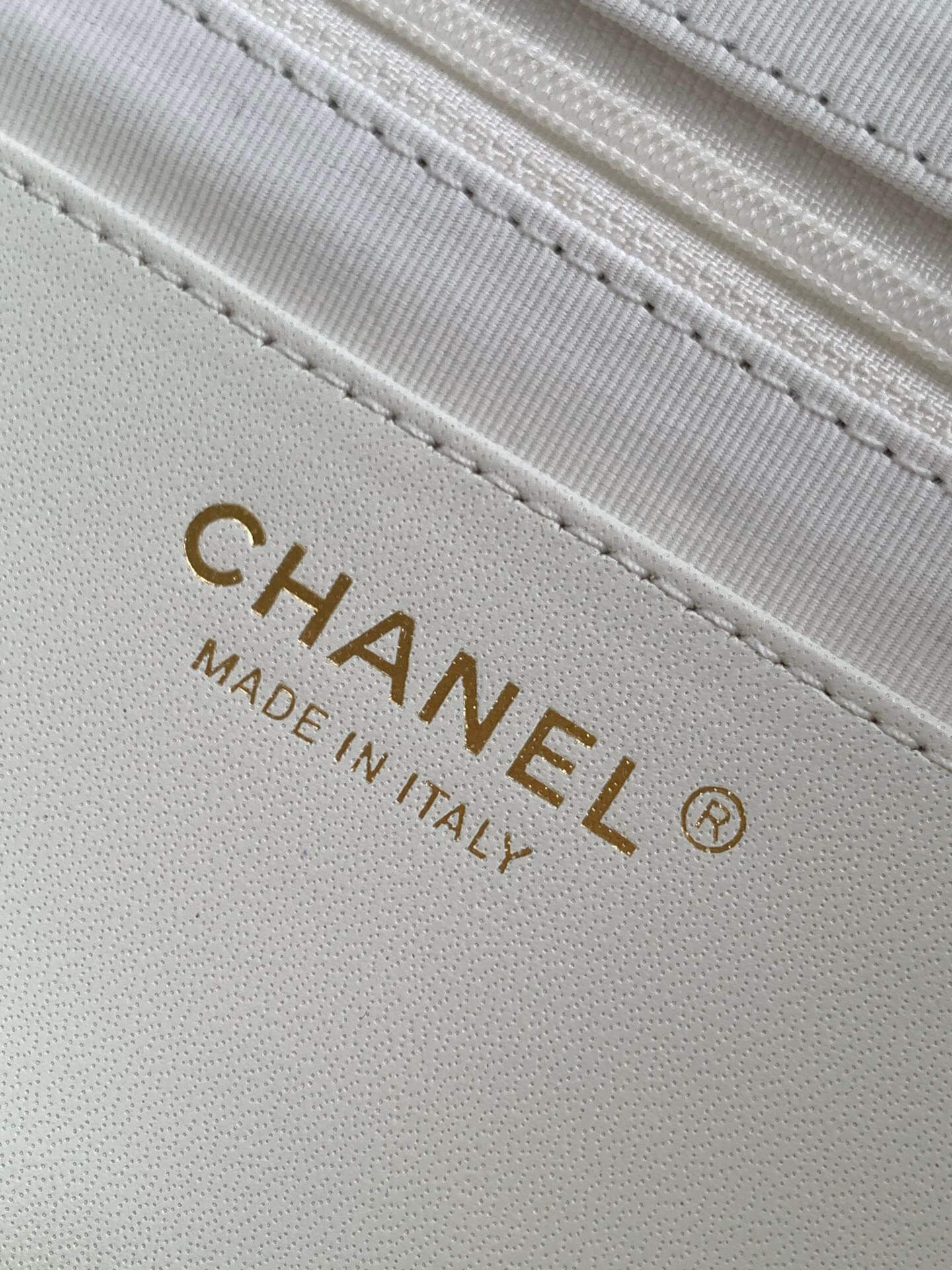 Chanel 25K Medium - Large - Maxi Hobo Shiny Calfskin & Gold-Tone Metal Shoulder Bag Black - Image 40