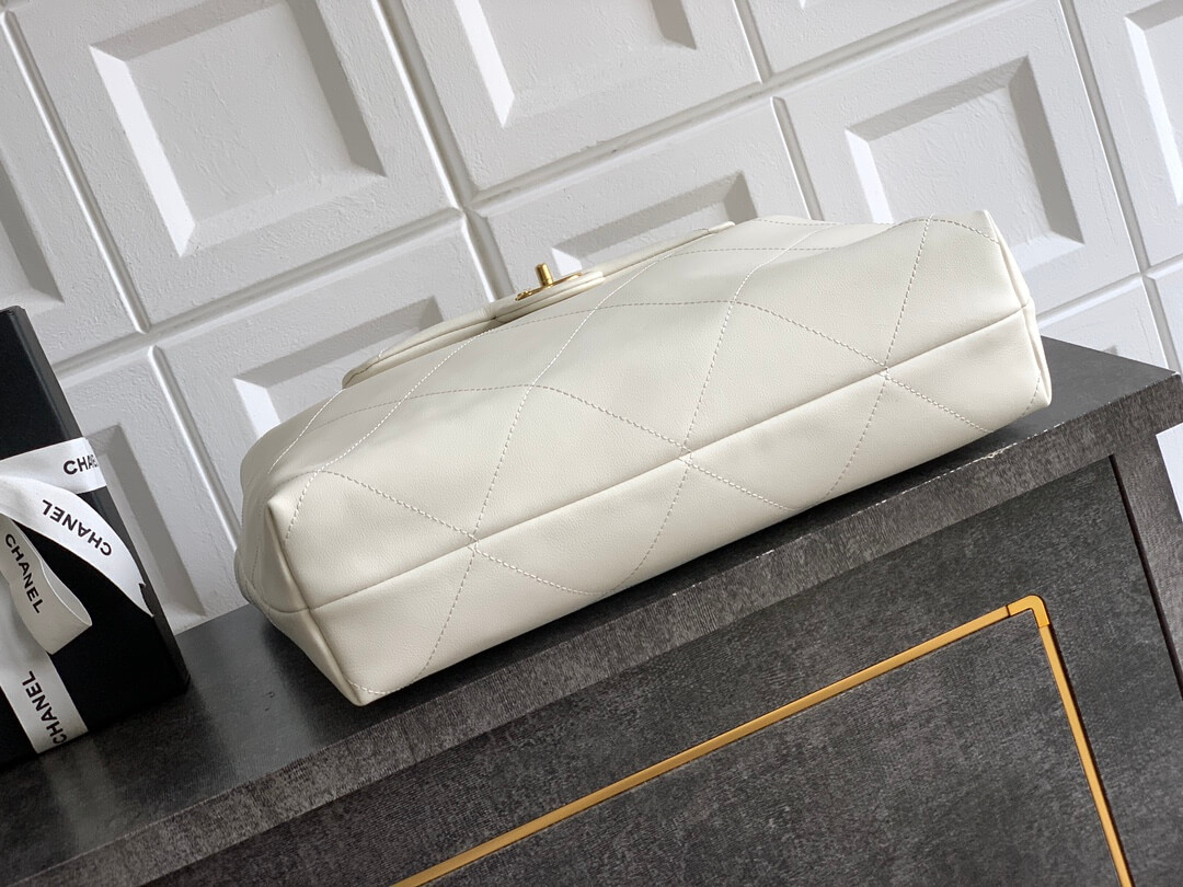 Chanel 25K Medium - Large - Maxi Hobo Shiny Calfskin & Gold-Tone Metal Shoulder Bag Black - Image 44