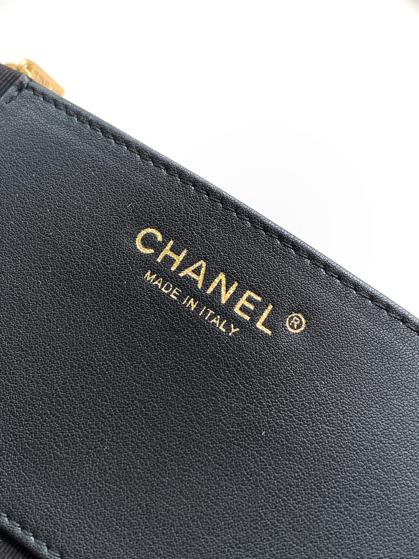 Chanel 25K Medium - Large - Maxi Hobo Shiny Calfskin & Gold-Tone Metal Shoulder Bag Black - Image 4