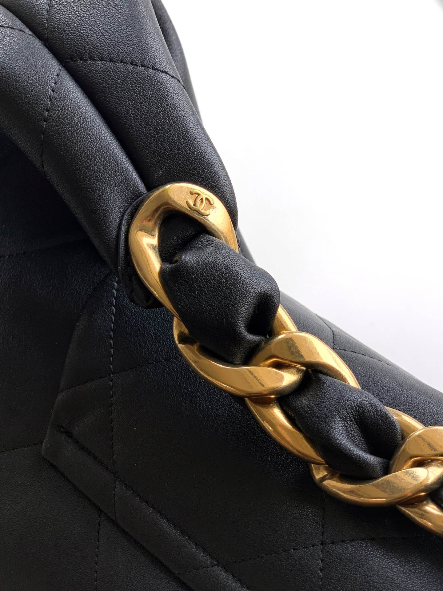 Chanel 25K Medium - Large - Maxi Hobo Shiny Calfskin & Gold-Tone Metal Shoulder Bag Black - Image 6