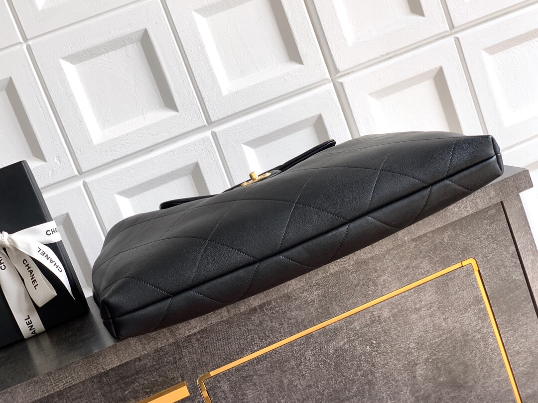 Chanel 25K Medium - Large - Maxi Hobo Shiny Calfskin & Gold-Tone Metal Shoulder Bag Black - Image 8