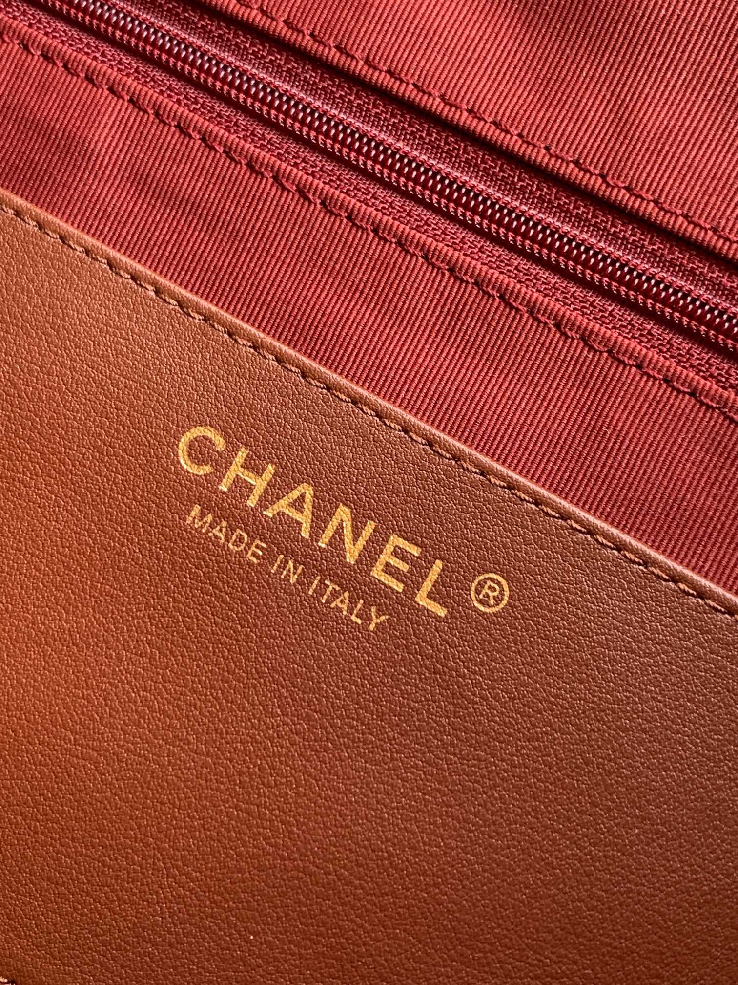 Chanel 25K Medium - Large - Maxi Hobo Shiny Calfskin & Gold-Tone Metal Shoulder Bag Black - Image 58