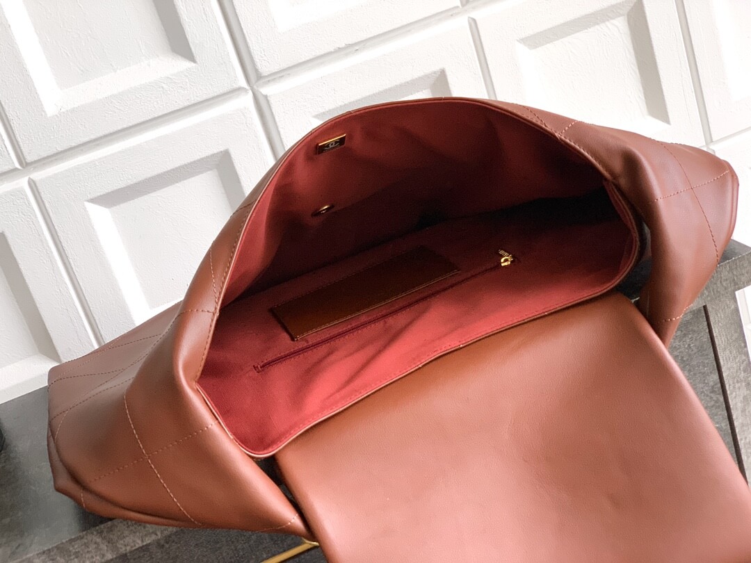 Chanel 25K Medium - Large - Maxi Hobo Shiny Calfskin & Gold-Tone Metal Shoulder Bag Black - Image 57