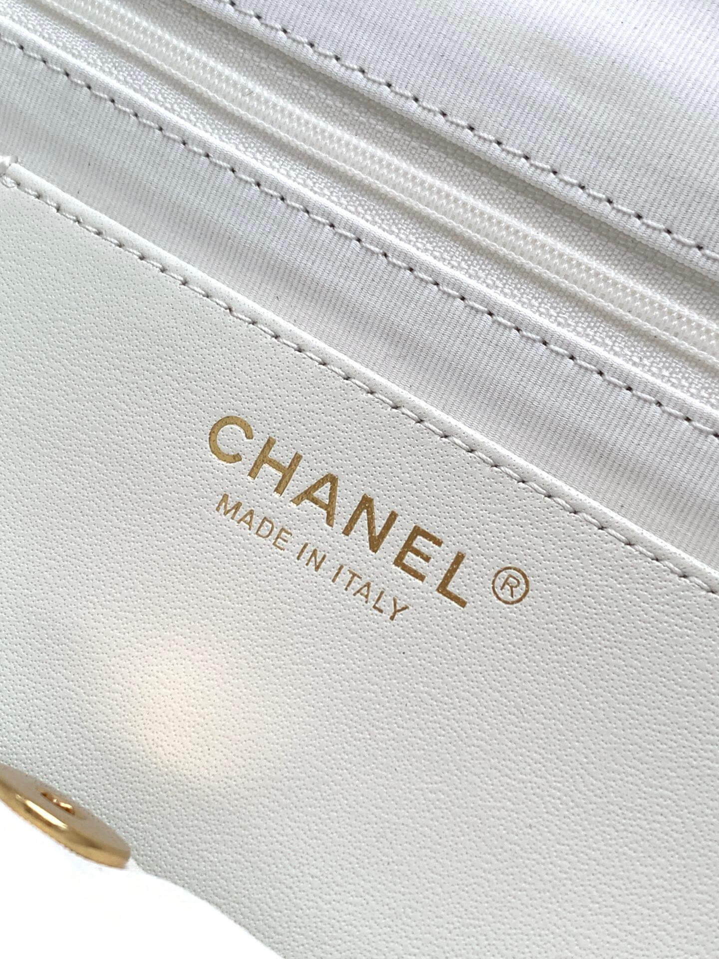 Chanel 25K Medium - Large - Maxi Hobo Shiny Calfskin & Gold-Tone Metal Shoulder Bag Black - Image 31