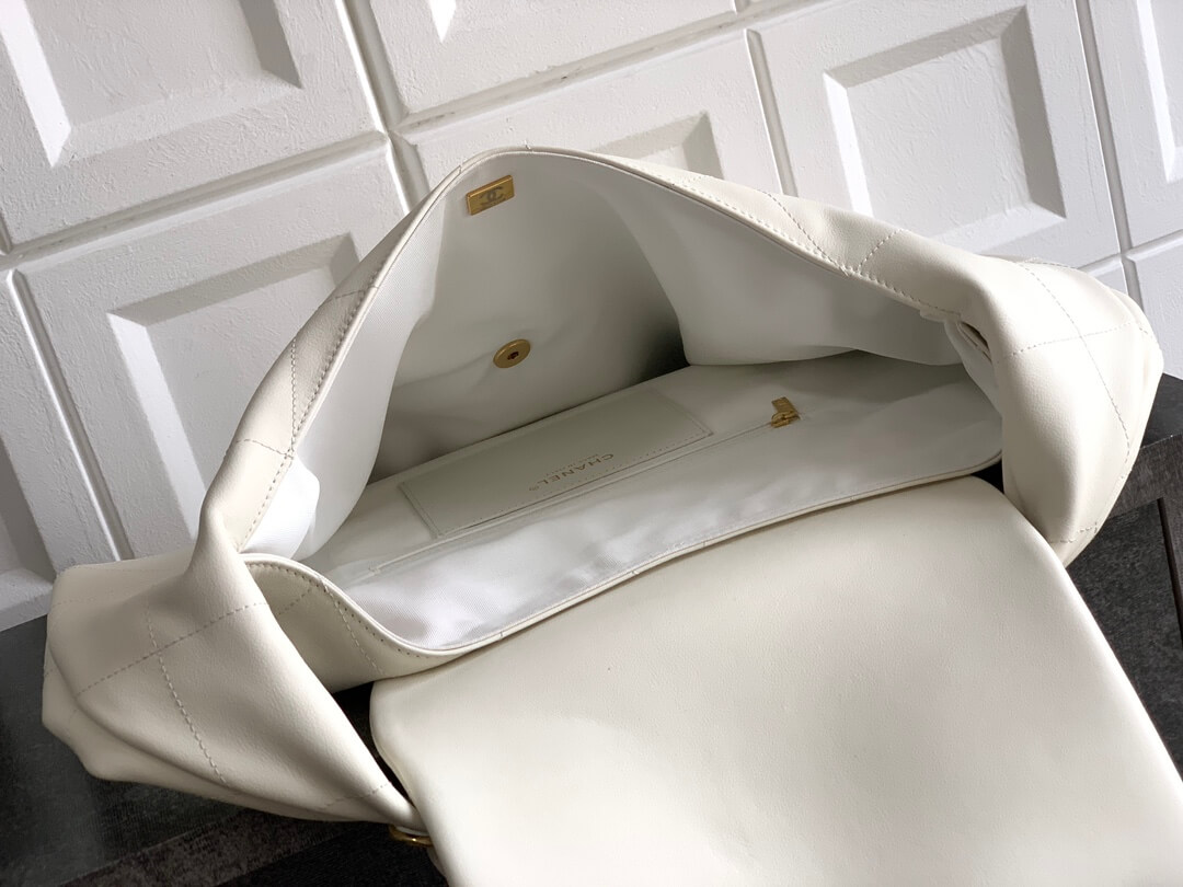 Chanel 25K Medium - Large - Maxi Hobo Shiny Calfskin & Gold-Tone Metal Shoulder Bag Black - Image 30