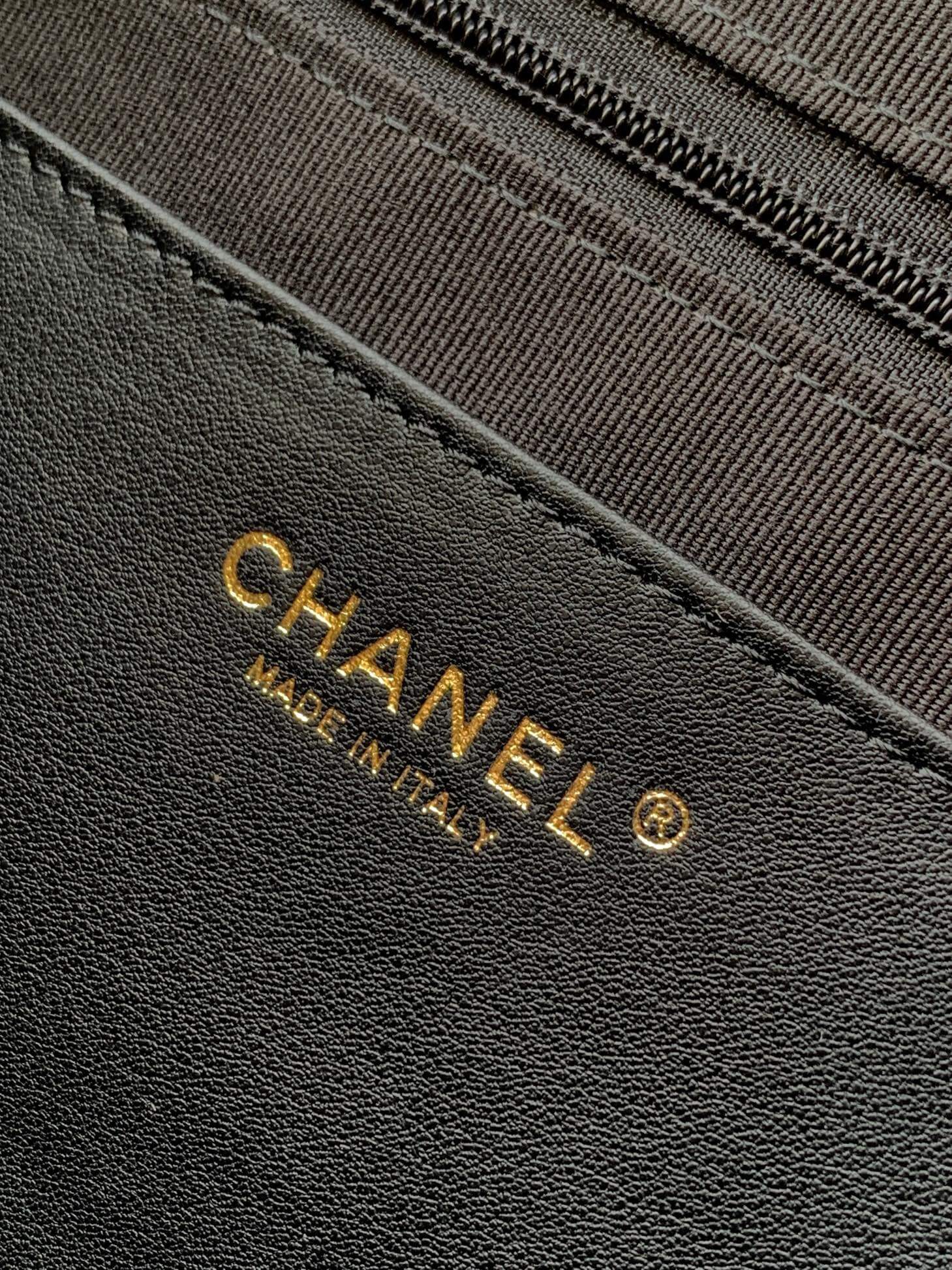 Chanel 25K Medium - Large - Maxi Hobo Shiny Calfskin & Gold-Tone Metal Shoulder Bag Black - Image 22