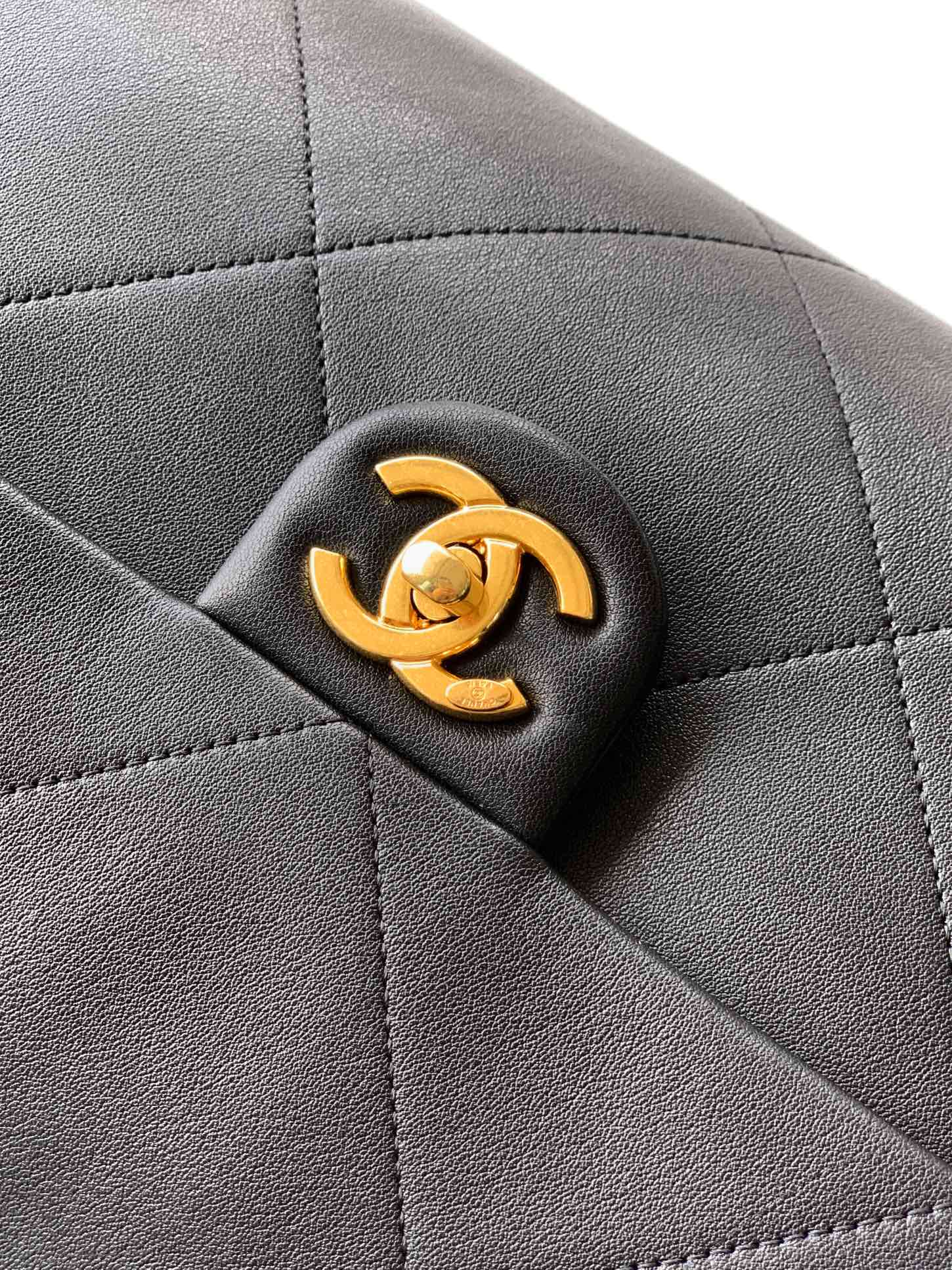 Chanel 25K Medium - Large - Maxi Hobo Shiny Calfskin & Gold-Tone Metal Shoulder Bag Black - Image 23