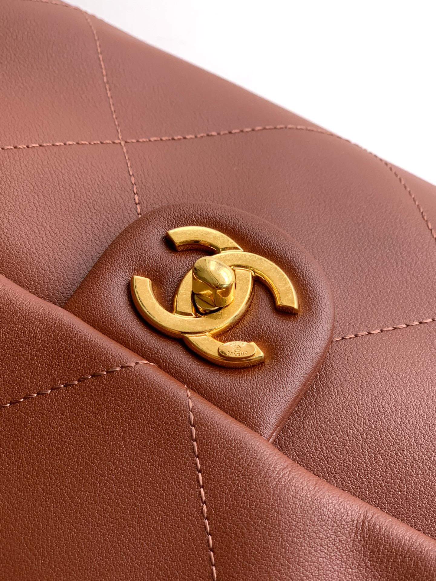 Chanel 25K Medium - Large - Maxi Hobo Shiny Calfskin & Gold-Tone Metal Shoulder Bag Black - Image 78