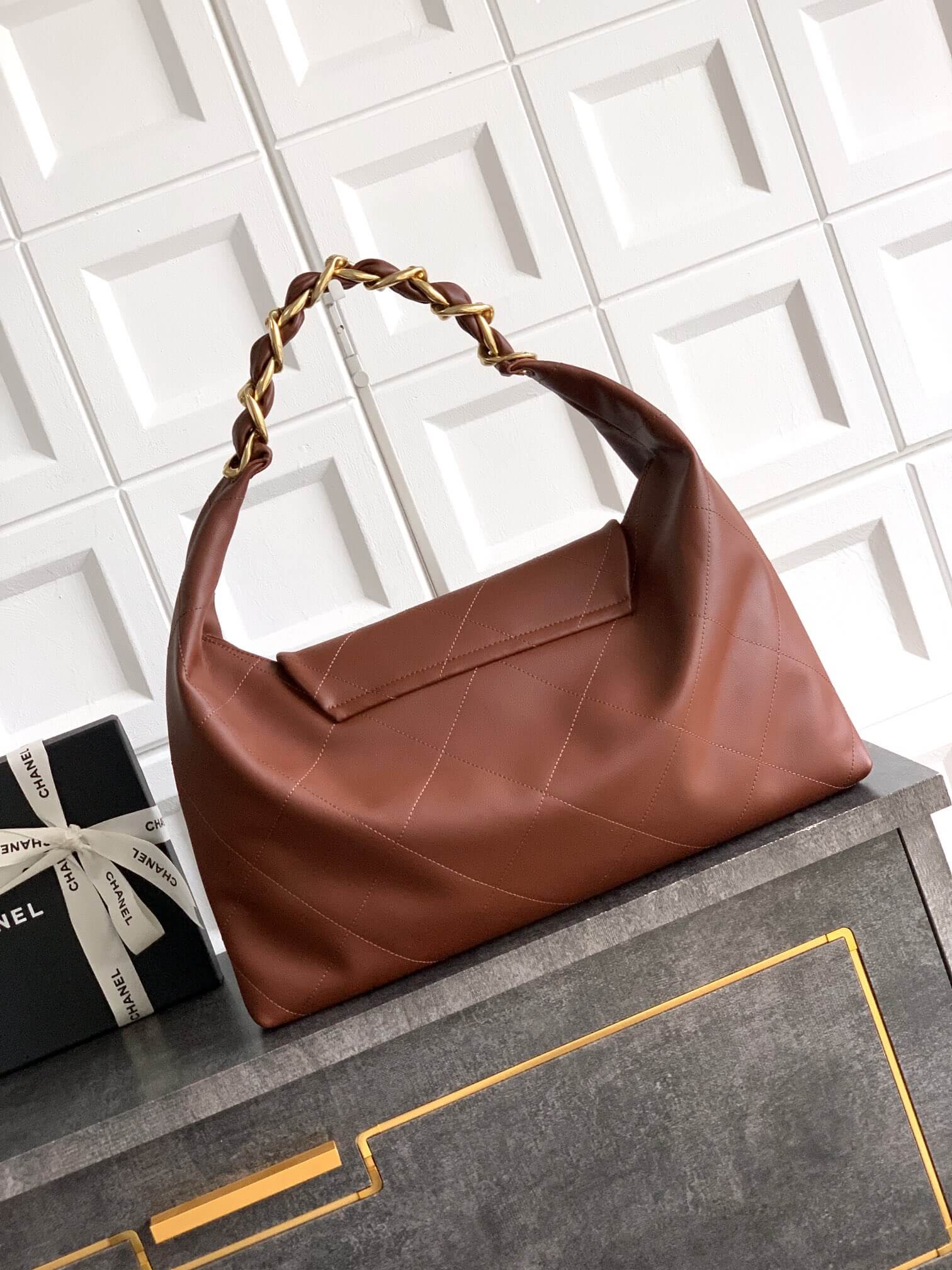 Chanel 25K Medium - Large - Maxi Hobo Shiny Calfskin & Gold-Tone Metal Shoulder Bag Black - Image 74