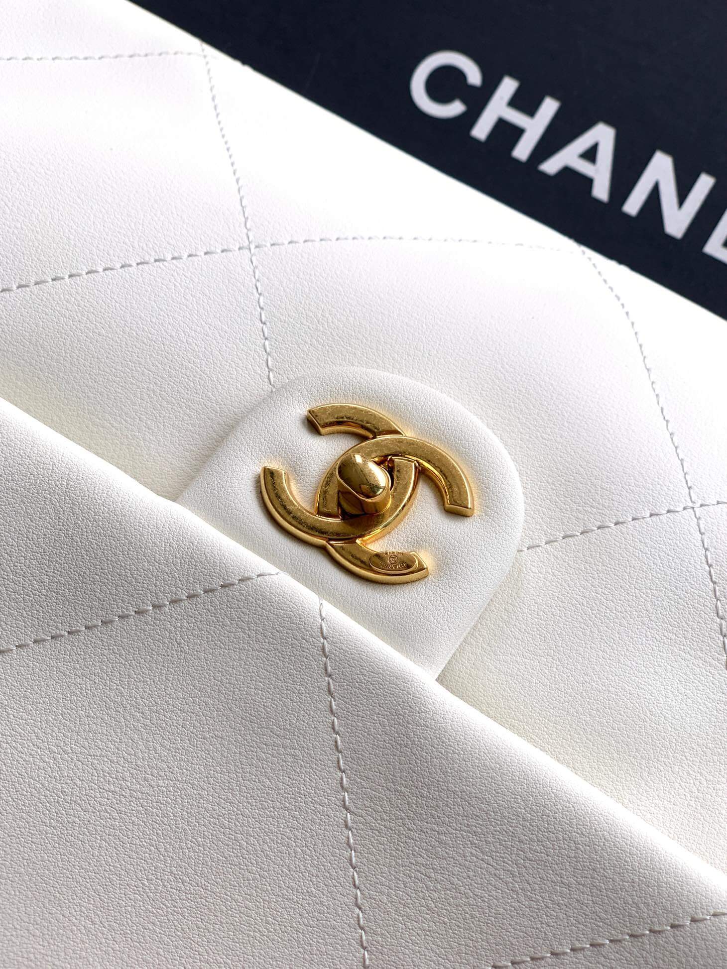 Chanel 25K Medium - Large - Maxi Hobo Shiny Calfskin & Gold-Tone Metal Shoulder Bag Black - Image 51