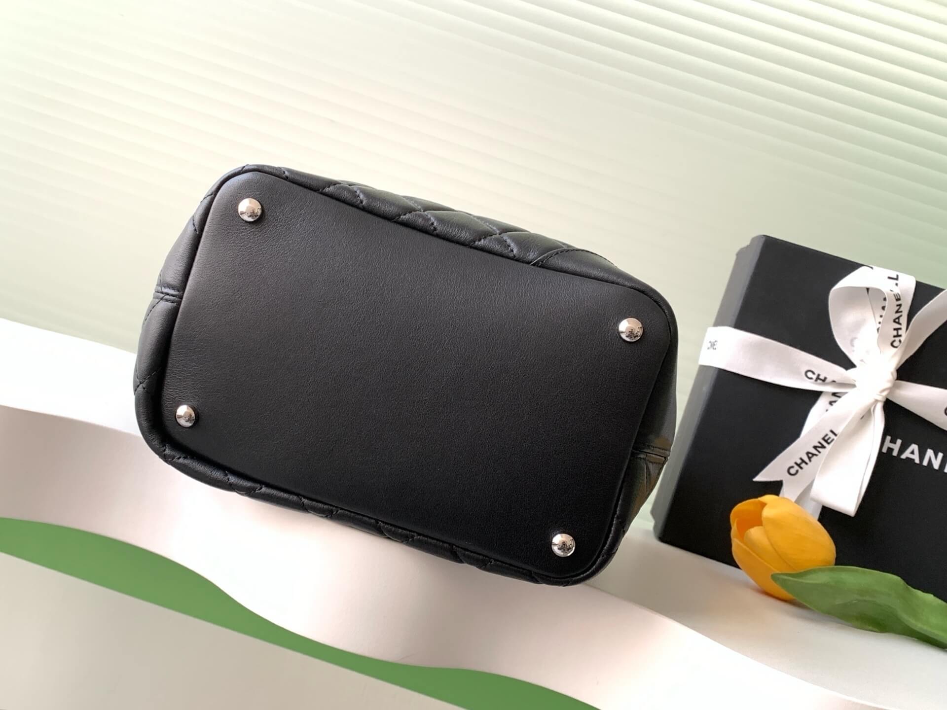 Chanel Cambon Ligne Crafted Soft Calfskin leather Tote Shoulder Handbag - Image 36