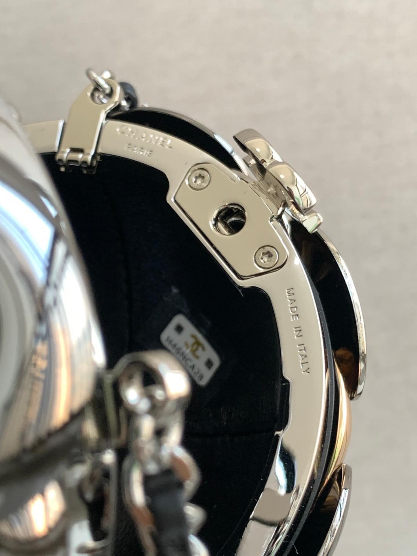 Chanel Camellia Ball Minaudière Shoulder Crossbody Bag Gold-tone / Silver-tone/ruthenium - Image 6