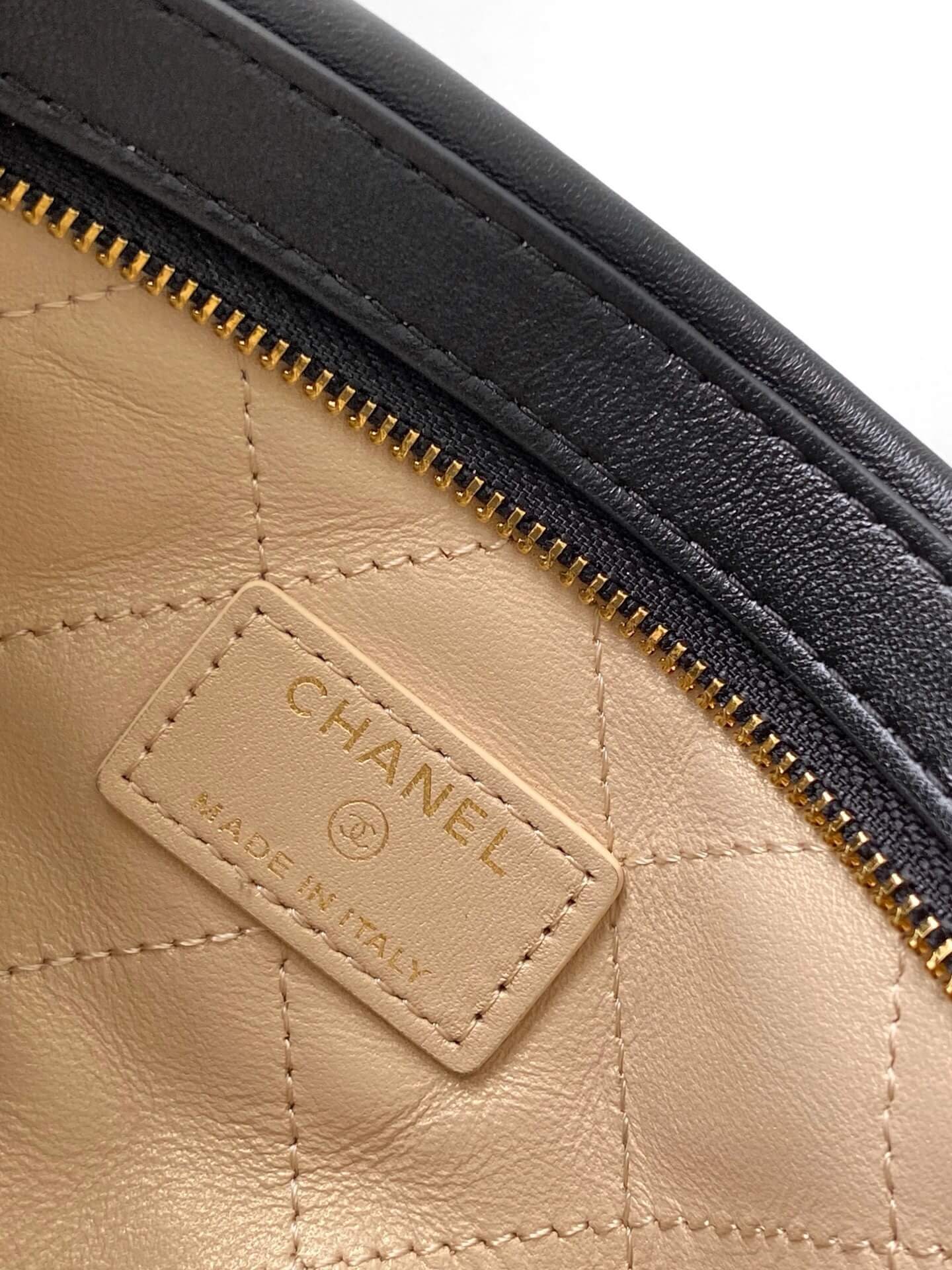 Chanel Clutch with Chain Shiny lambskin leather Shoulder Crossbody Bag - Image 4