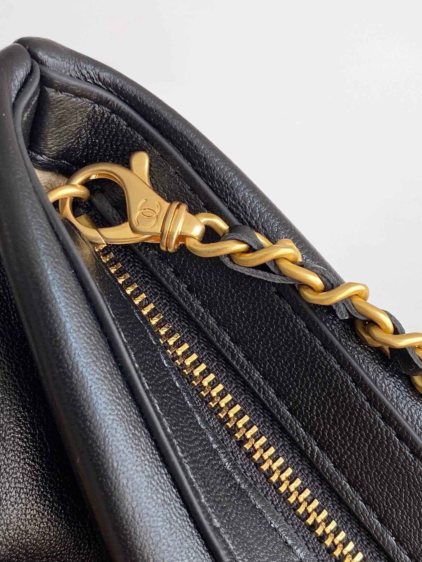 Chanel Clutch with Chain Shiny lambskin leather Shoulder Crossbody Bag - Image 5