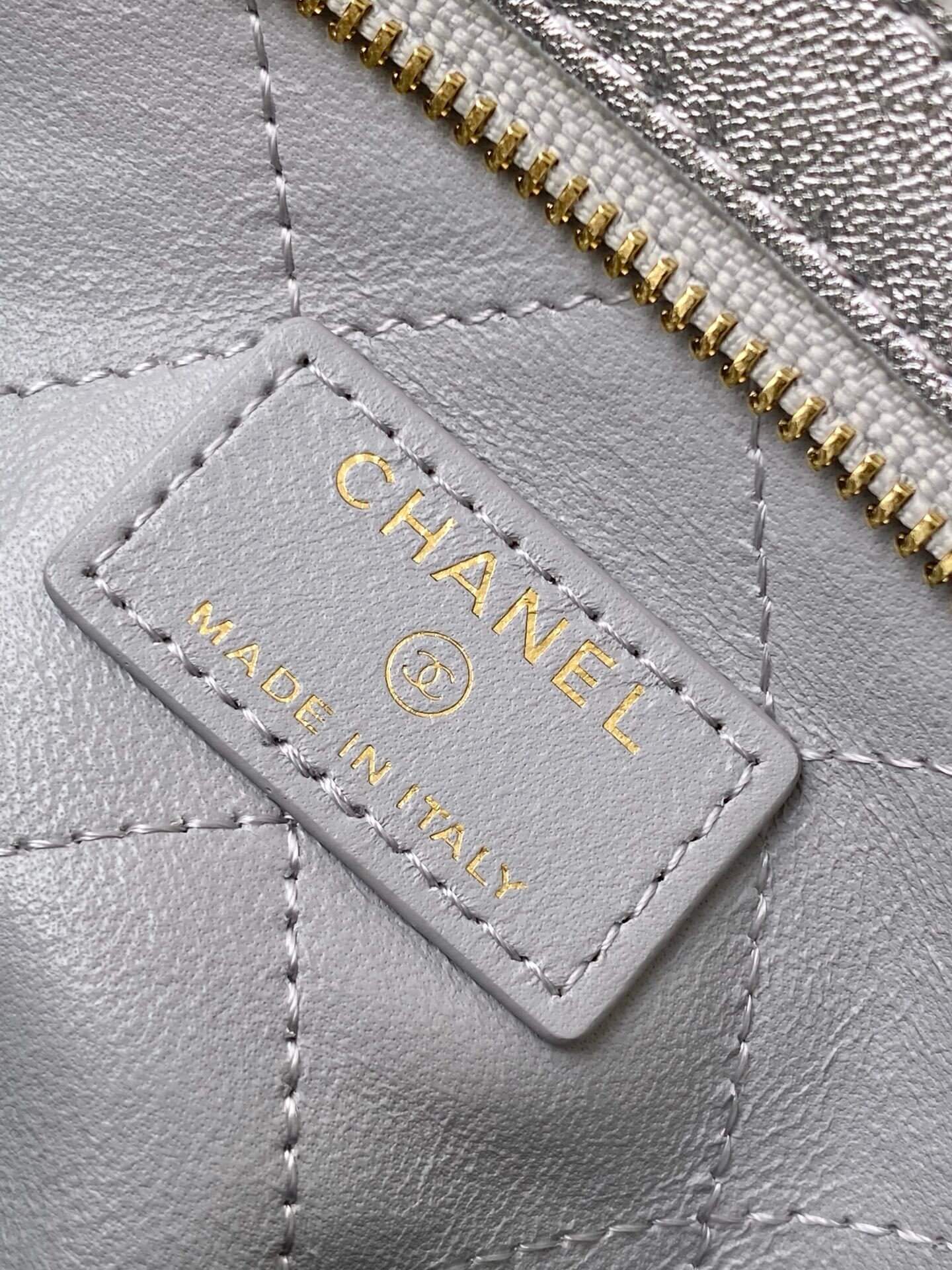 Chanel Clutch with Chain Shiny lambskin leather Shoulder Crossbody Bag - Image 13