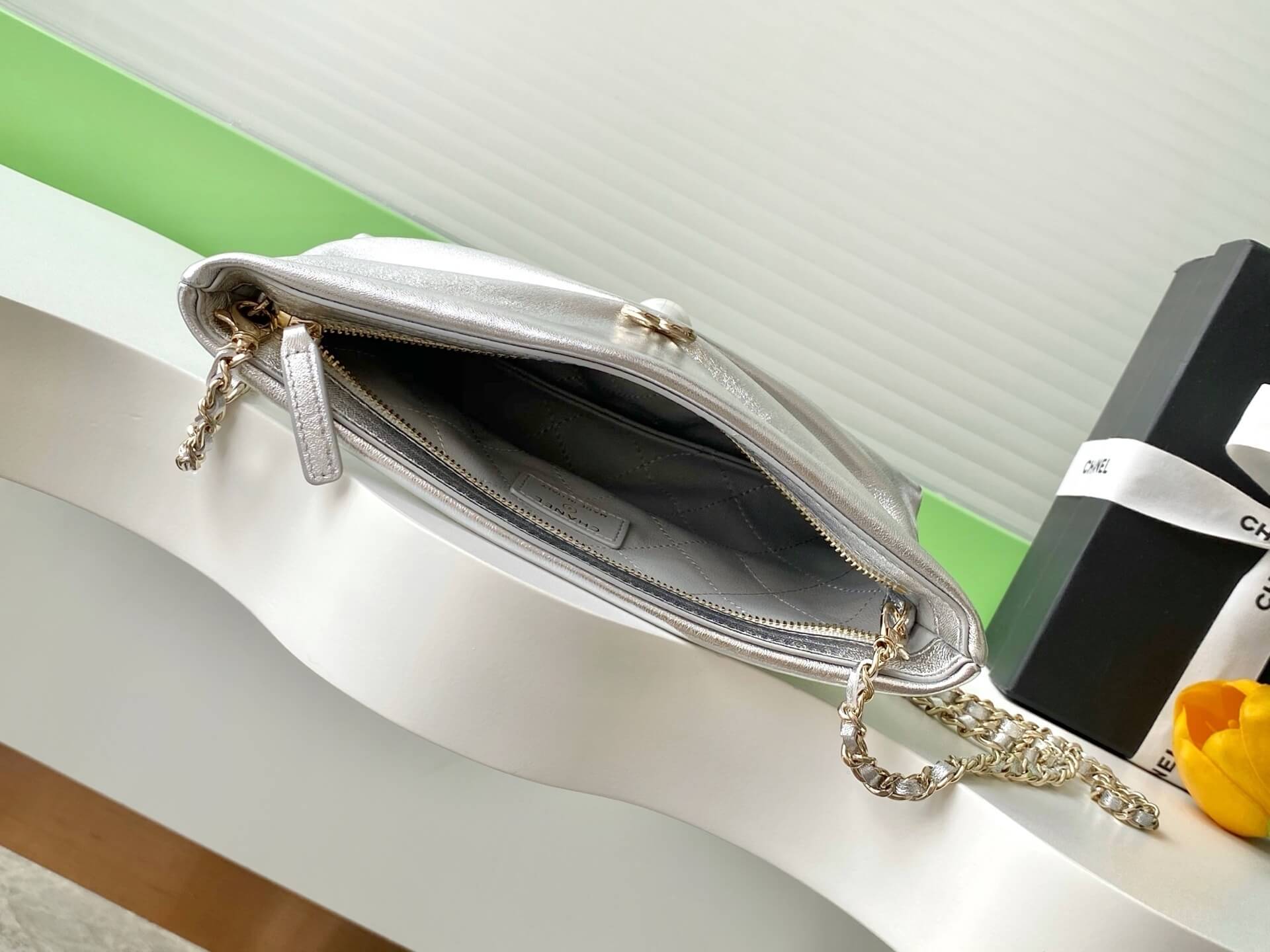 Chanel Clutch with Chain Shiny lambskin leather Shoulder Crossbody Bag - Image 12