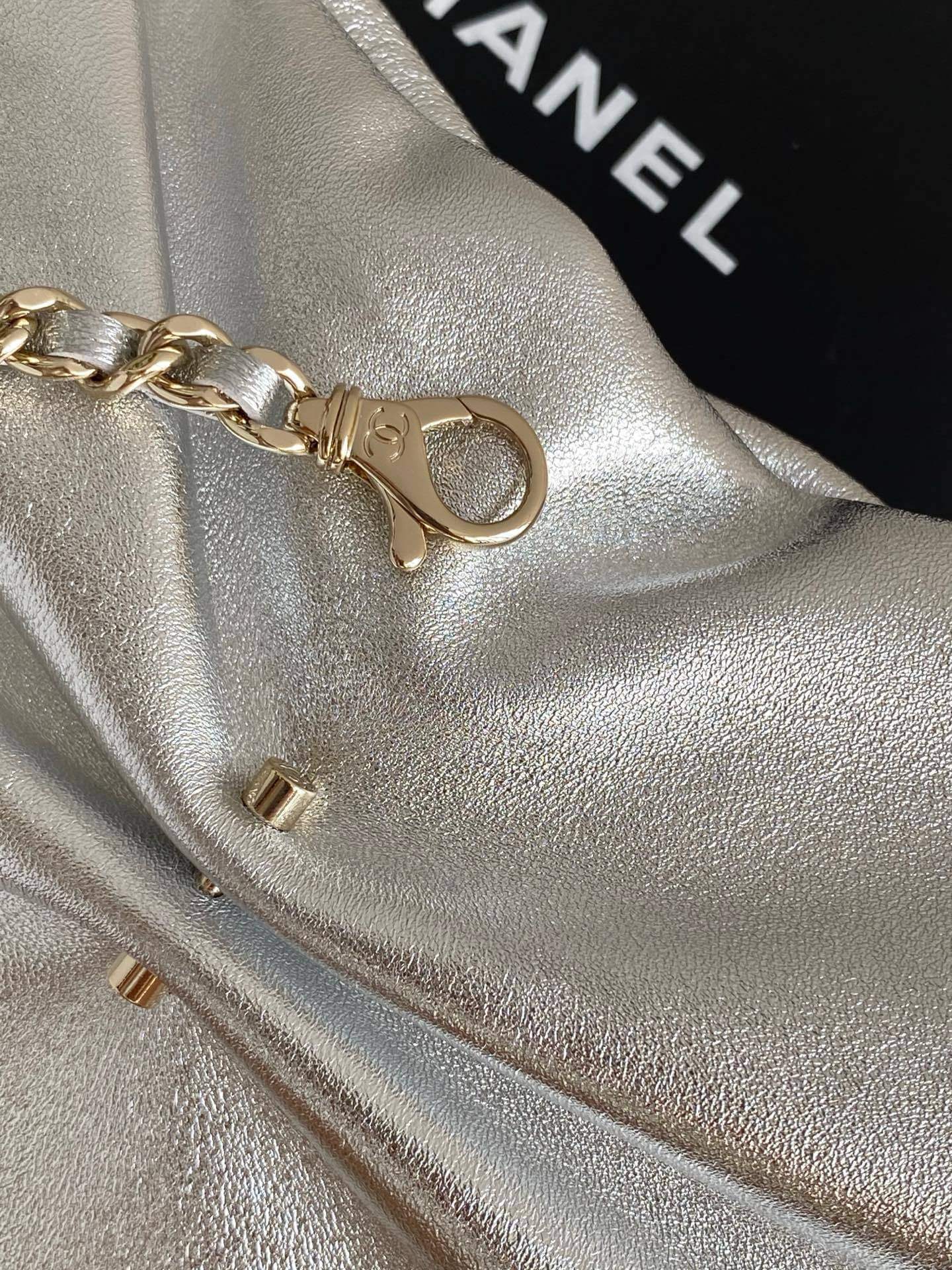Chanel Clutch with Chain Shiny lambskin leather Shoulder Crossbody Bag - Image 16