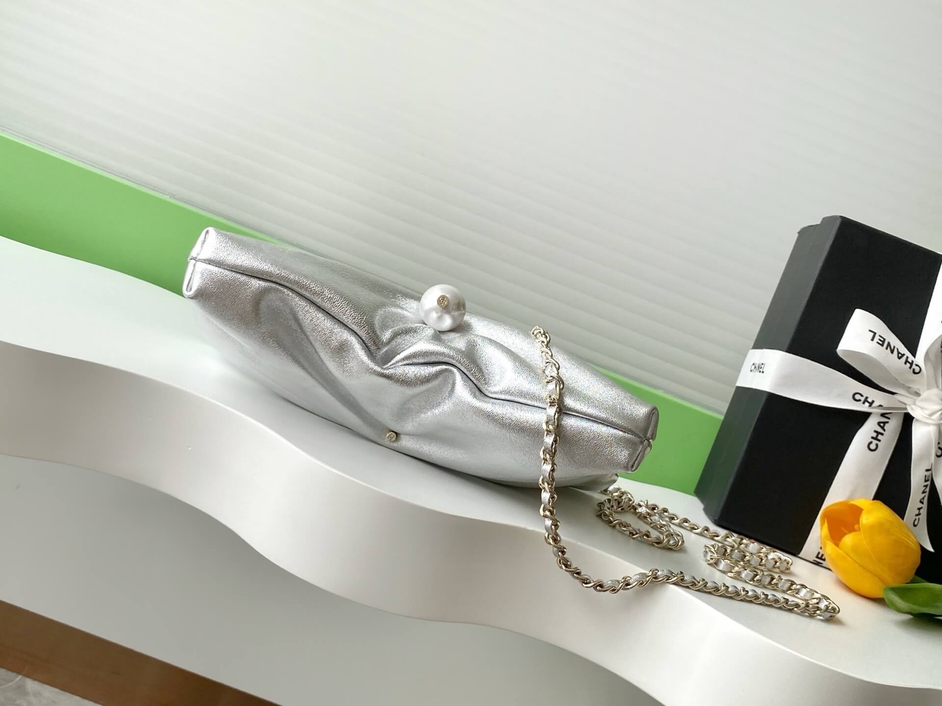 Chanel Clutch with Chain Shiny lambskin leather Shoulder Crossbody Bag - Image 18