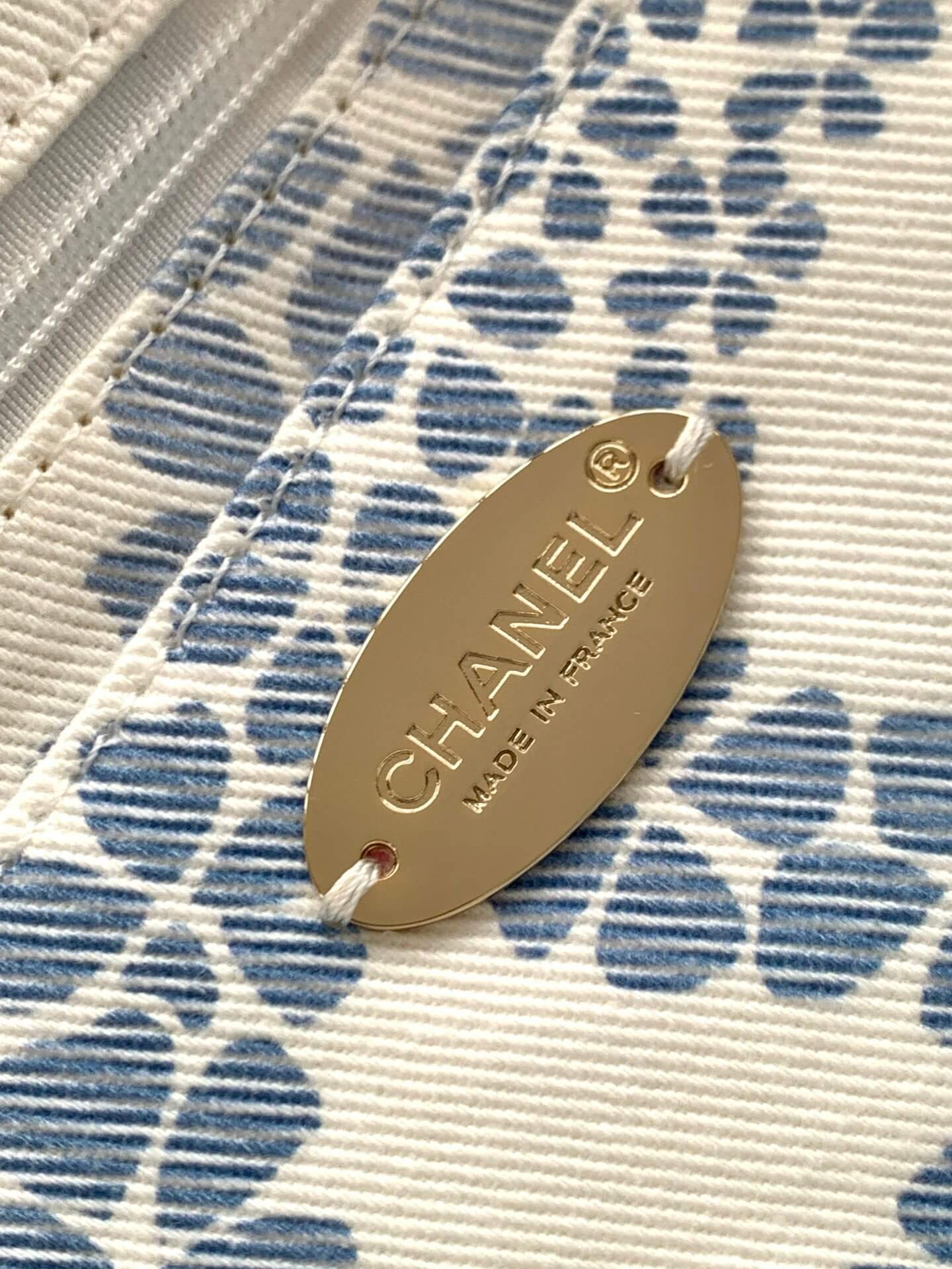 Chanel Coco Beach Hobo Shoulder Crossbody Bag Printed Denim & Gold-Tone Metal Hardware - Image 15