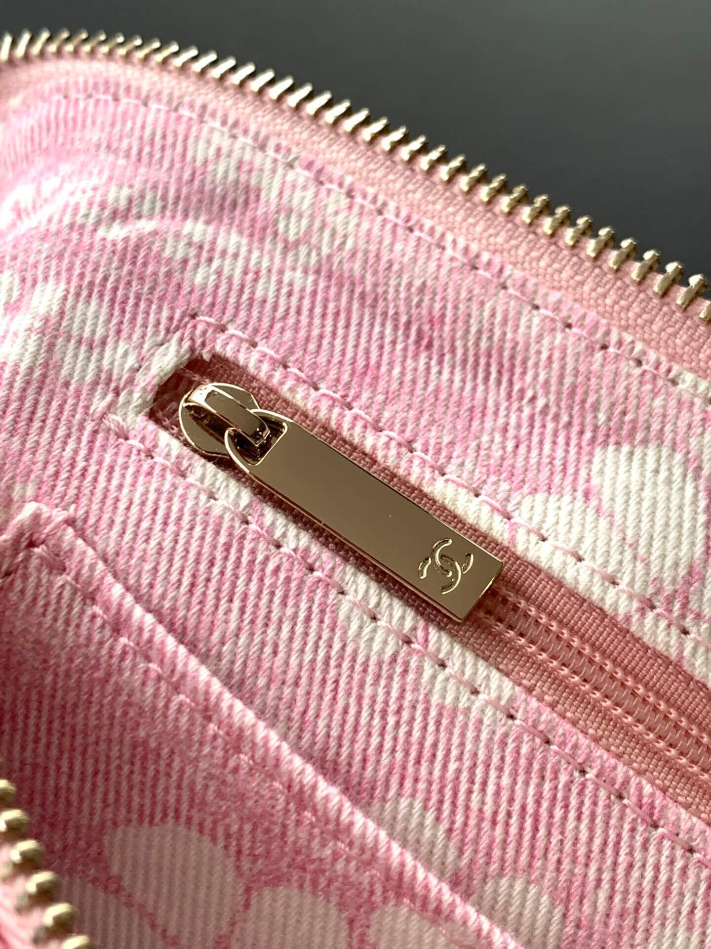 Chanel Coco Beach Hobo Shoulder Crossbody Bag Printed Denim & Gold-Tone Metal Hardware - Image 4