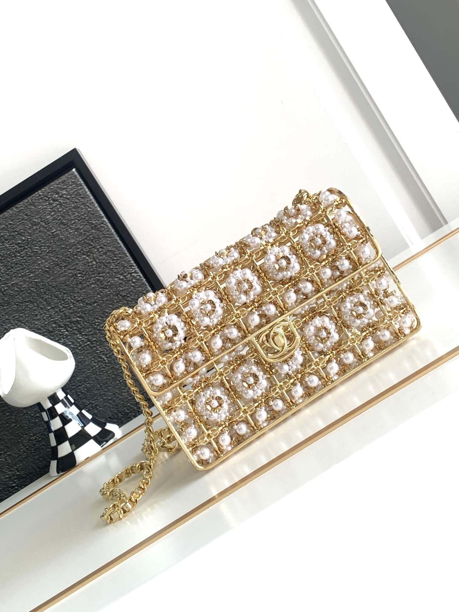 Chanel Evening Bag Strass, Imitation Pearls & Gold-Tone Metal Crystal Shoulder Crossbody Bag Gold