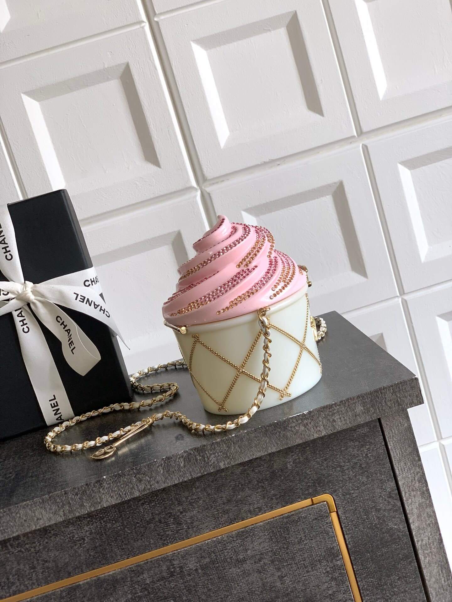 Chanel Ice Cream Minaudiere Shoulder Crossbody Bag Plexi, Strass & Gold-Tone Metal White, Pink & Light Green - Image 8