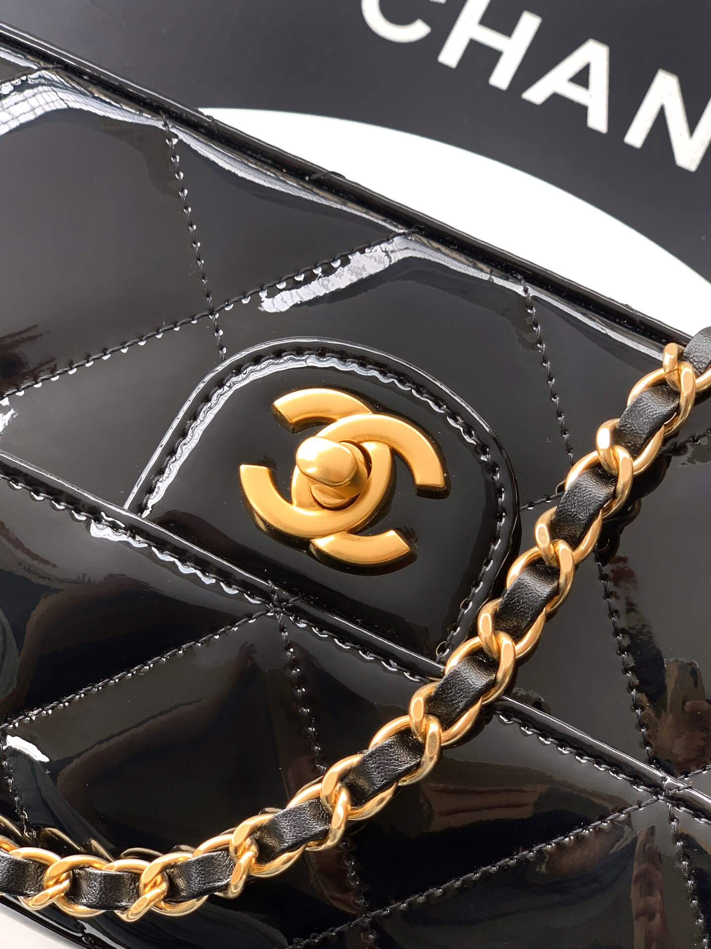 Chanel Large Flap Shoulder Bag with Top Handle Metallic Mirror Calfskin & Gold-Tone Metal - Image 25