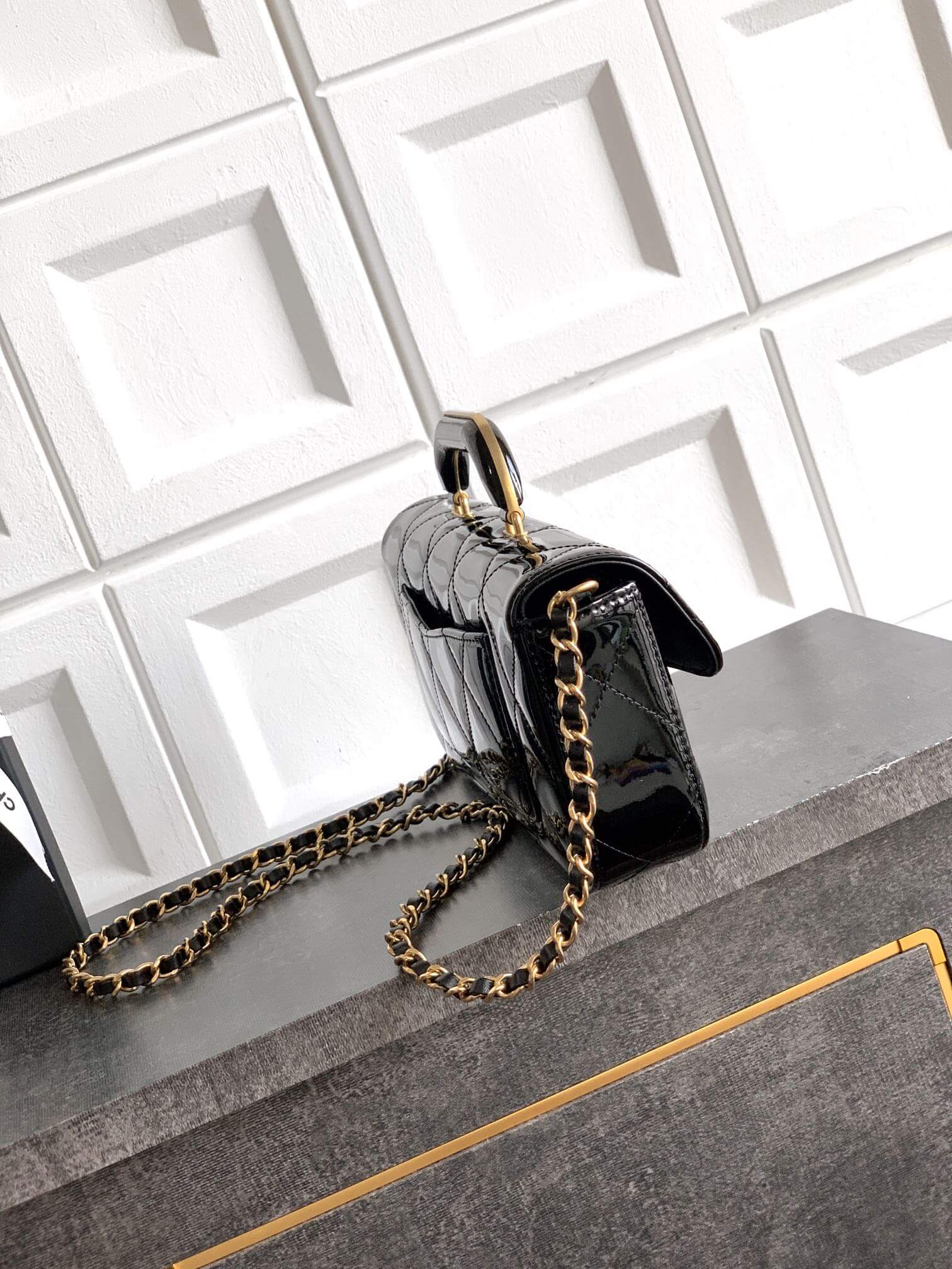 Chanel Large Flap Shoulder Bag with Top Handle Metallic Mirror Calfskin & Gold-Tone Metal - Image 26