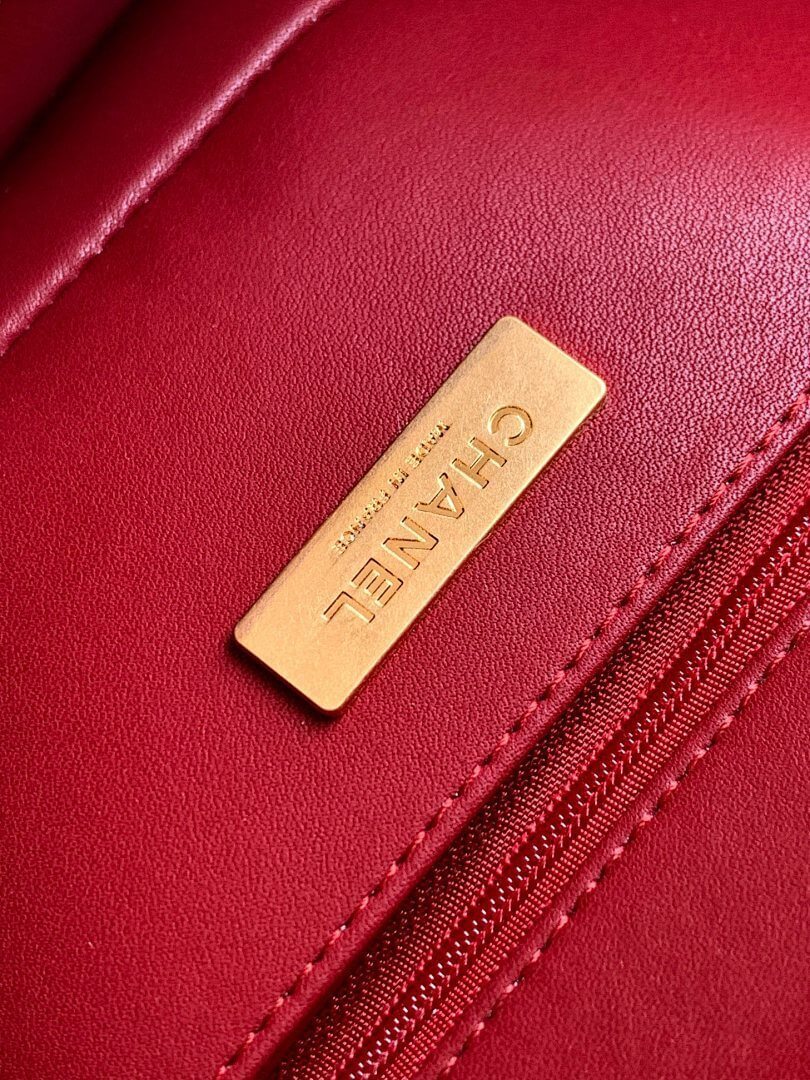 Chanel Large Flap Shoulder Bag with Top Handle Metallic Mirror Calfskin & Gold-Tone Metal - Image 5