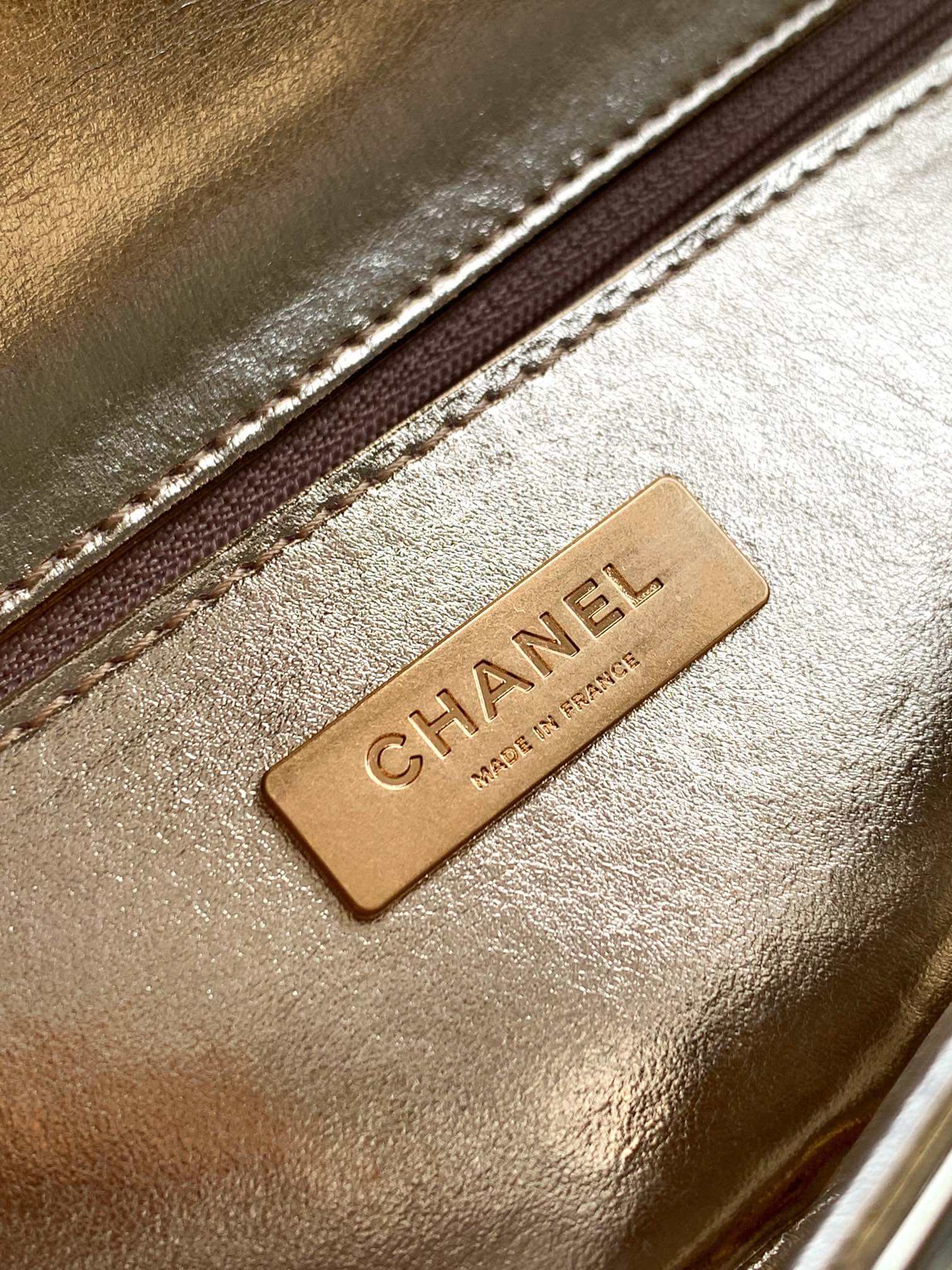 Chanel Large Flap Shoulder Bag with Top Handle Metallic Mirror Calfskin & Gold-Tone Metal - Image 41