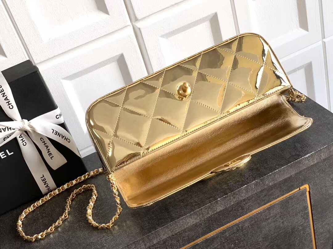 Chanel Large Flap Shoulder Bag with Top Handle Metallic Mirror Calfskin & Gold-Tone Metal - Image 39