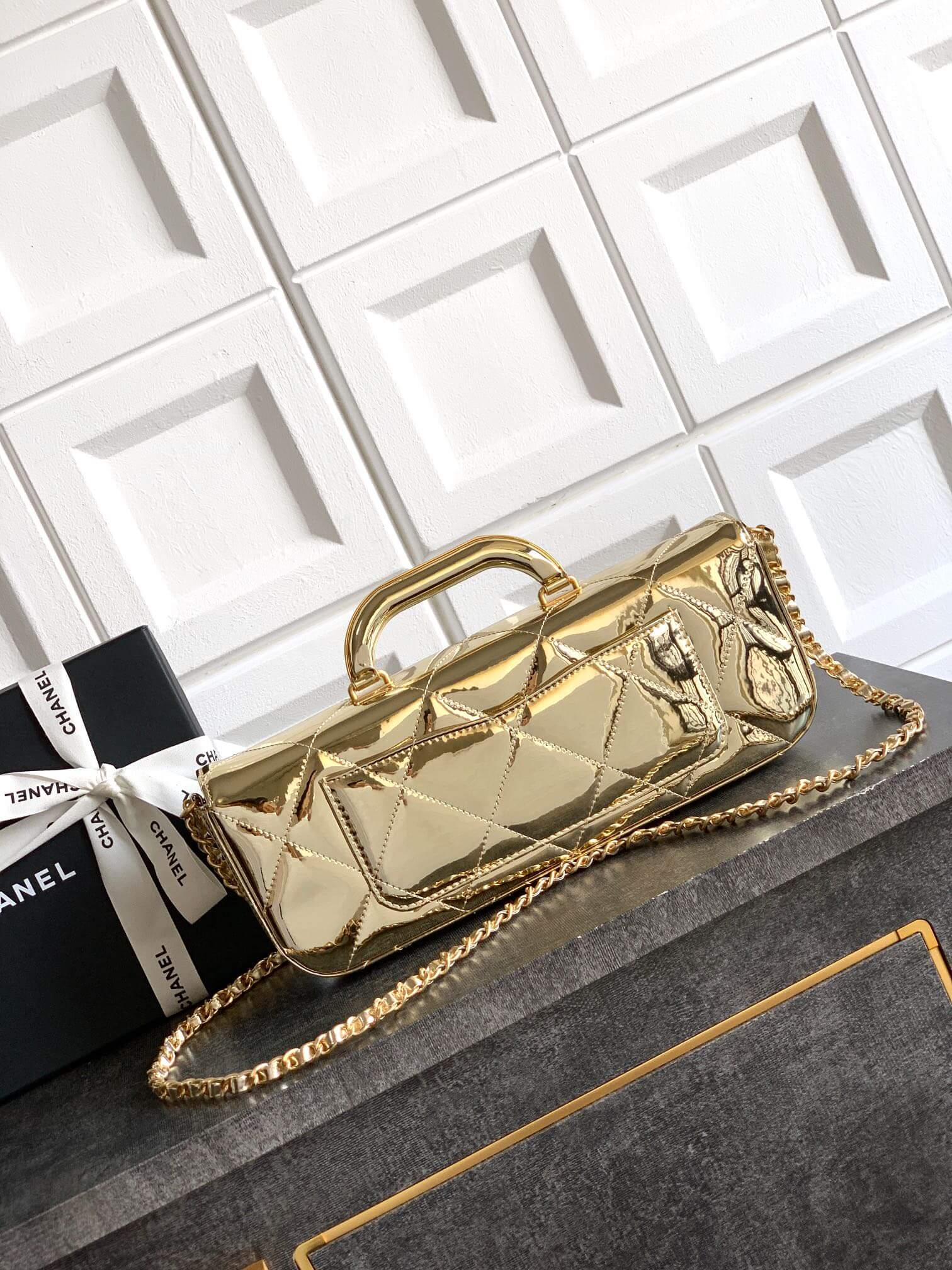 Chanel Large Flap Shoulder Bag with Top Handle Metallic Mirror Calfskin & Gold-Tone Metal - Image 38