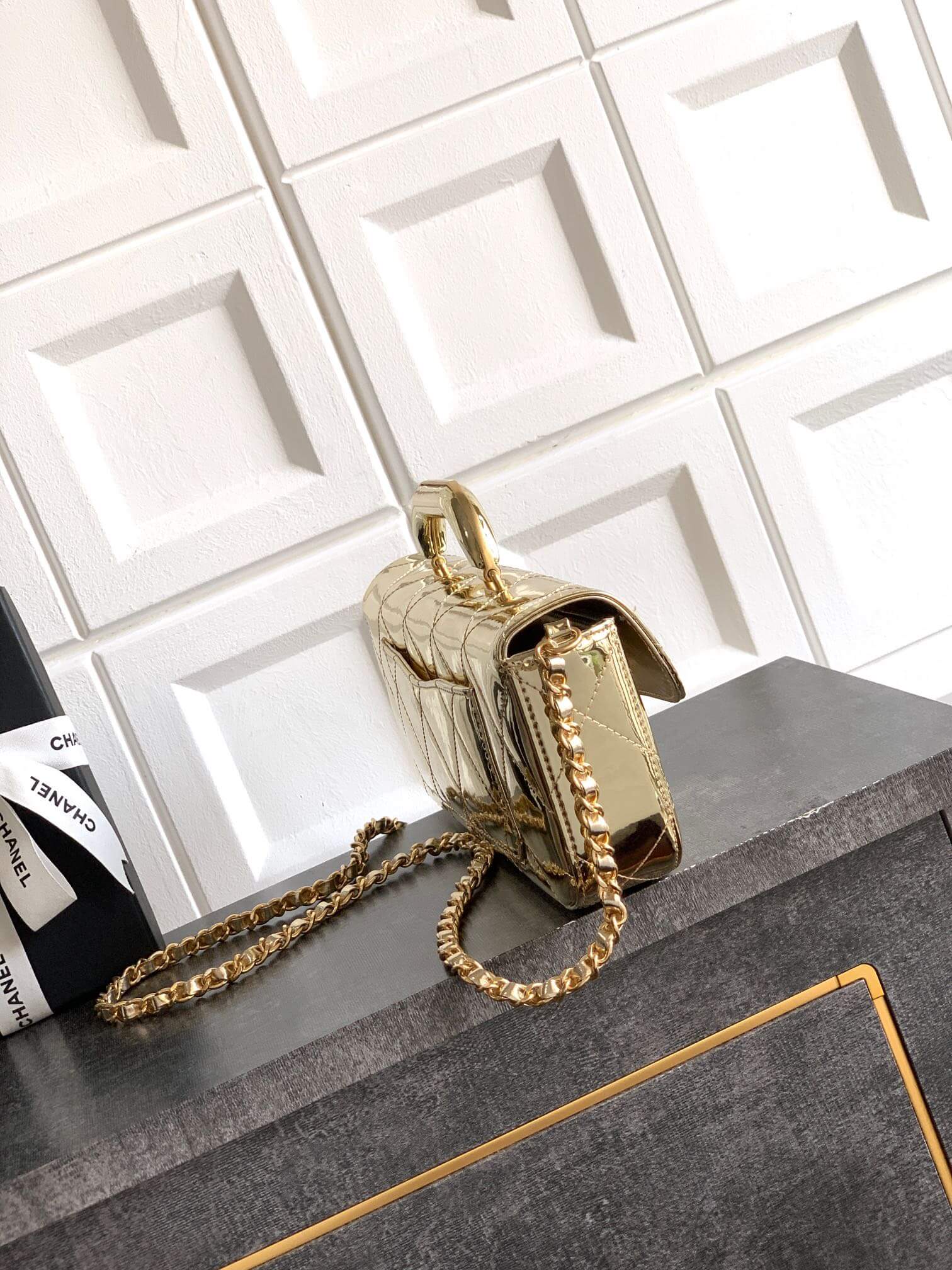 Chanel Large Flap Shoulder Bag with Top Handle Metallic Mirror Calfskin & Gold-Tone Metal - Image 44