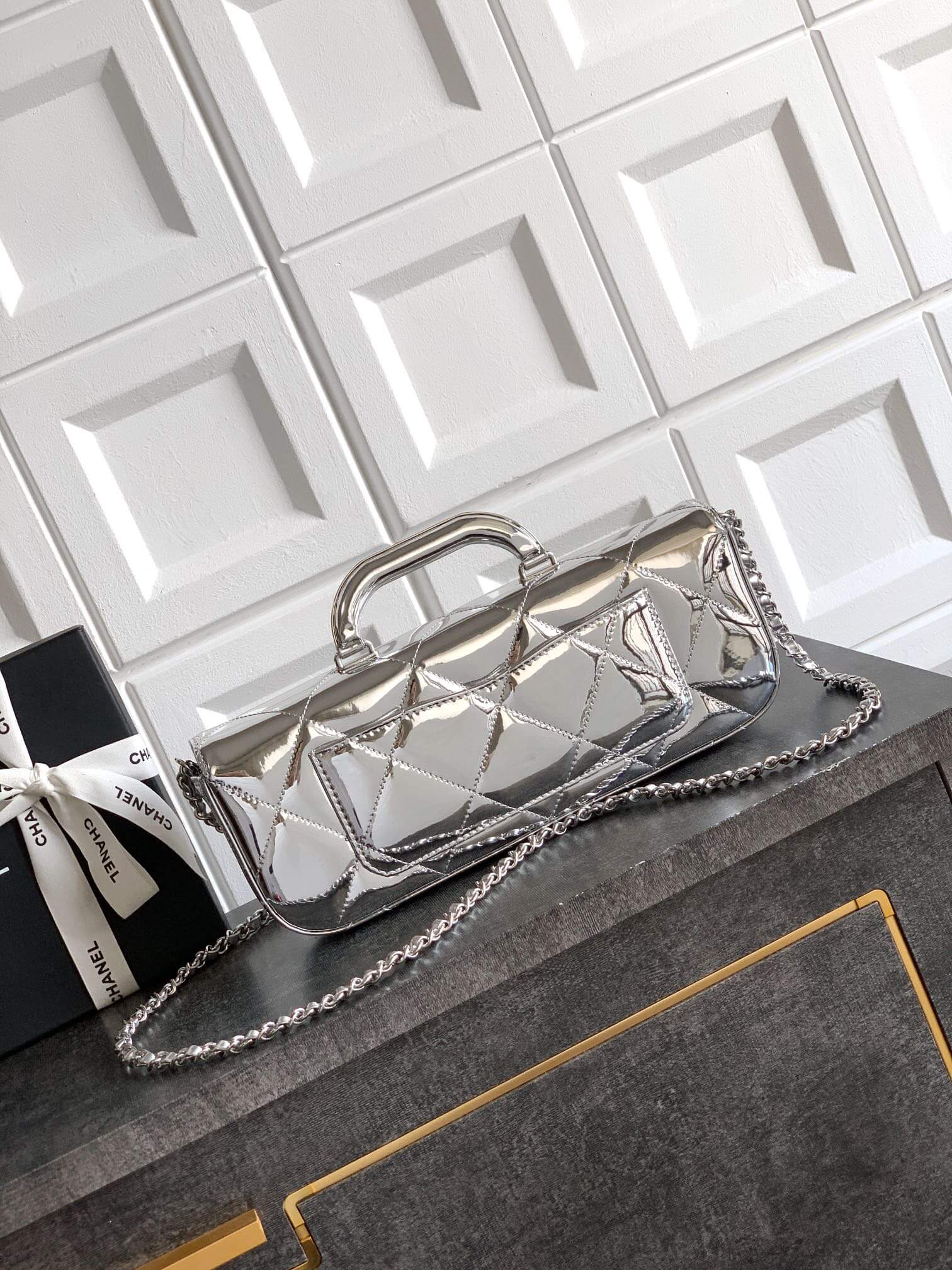 Chanel Large Flap Shoulder Bag with Top Handle Metallic Mirror Calfskin & Gold-Tone Metal - Image 29