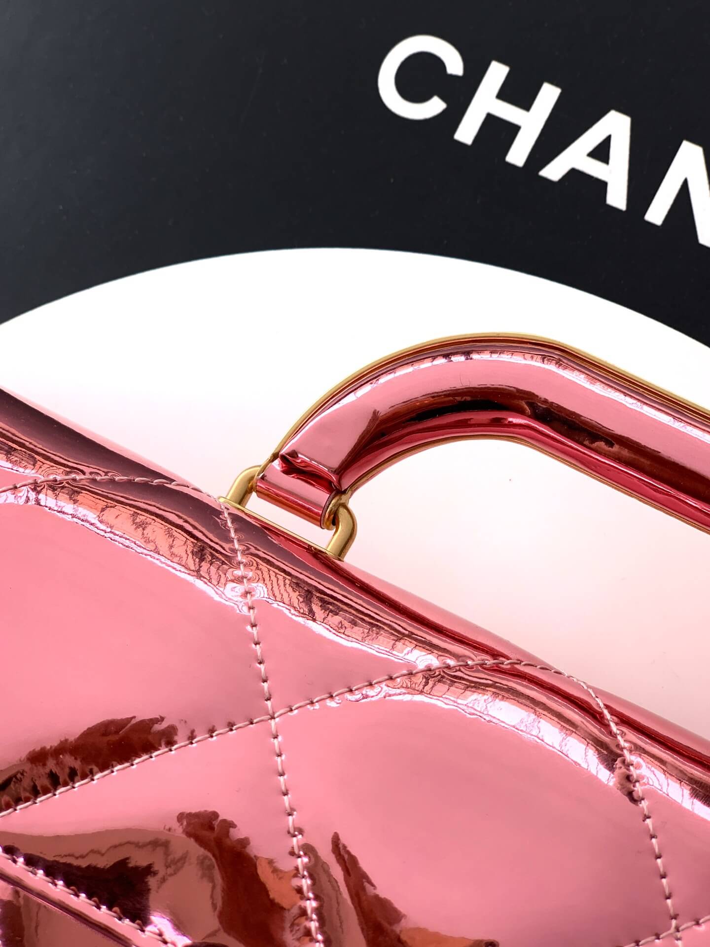 Chanel Large Flap Shoulder Bag with Top Handle Metallic Mirror Calfskin & Gold-Tone Metal - Image 16