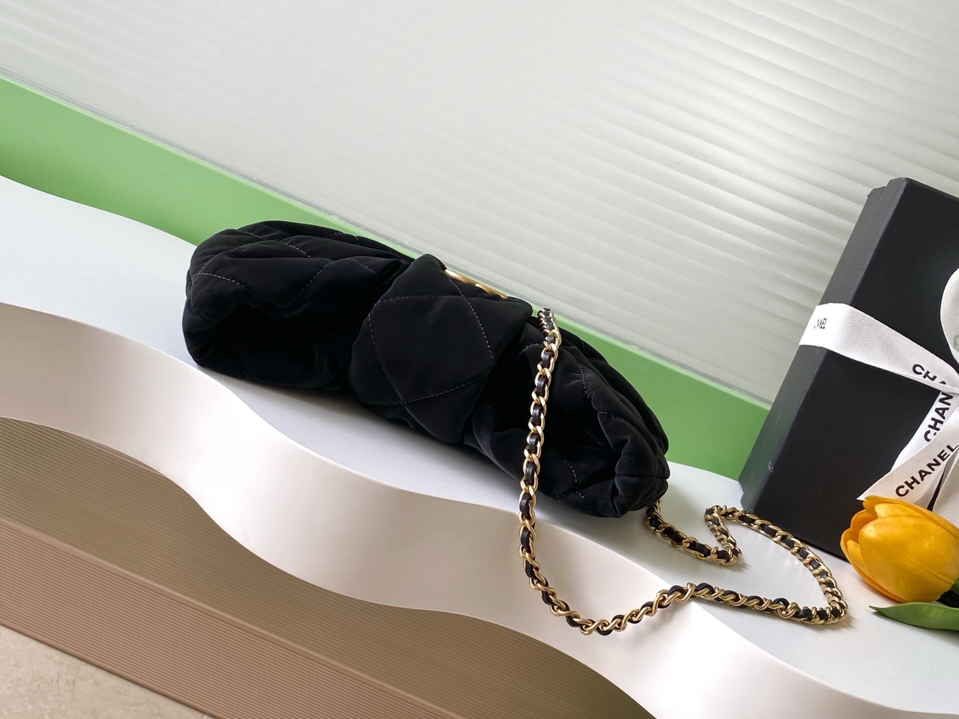 Chanel Maxi Mini - Small Velvet-Effect Nylon & Gold-Tone Metal Shoulder Handbag Black - Image 18