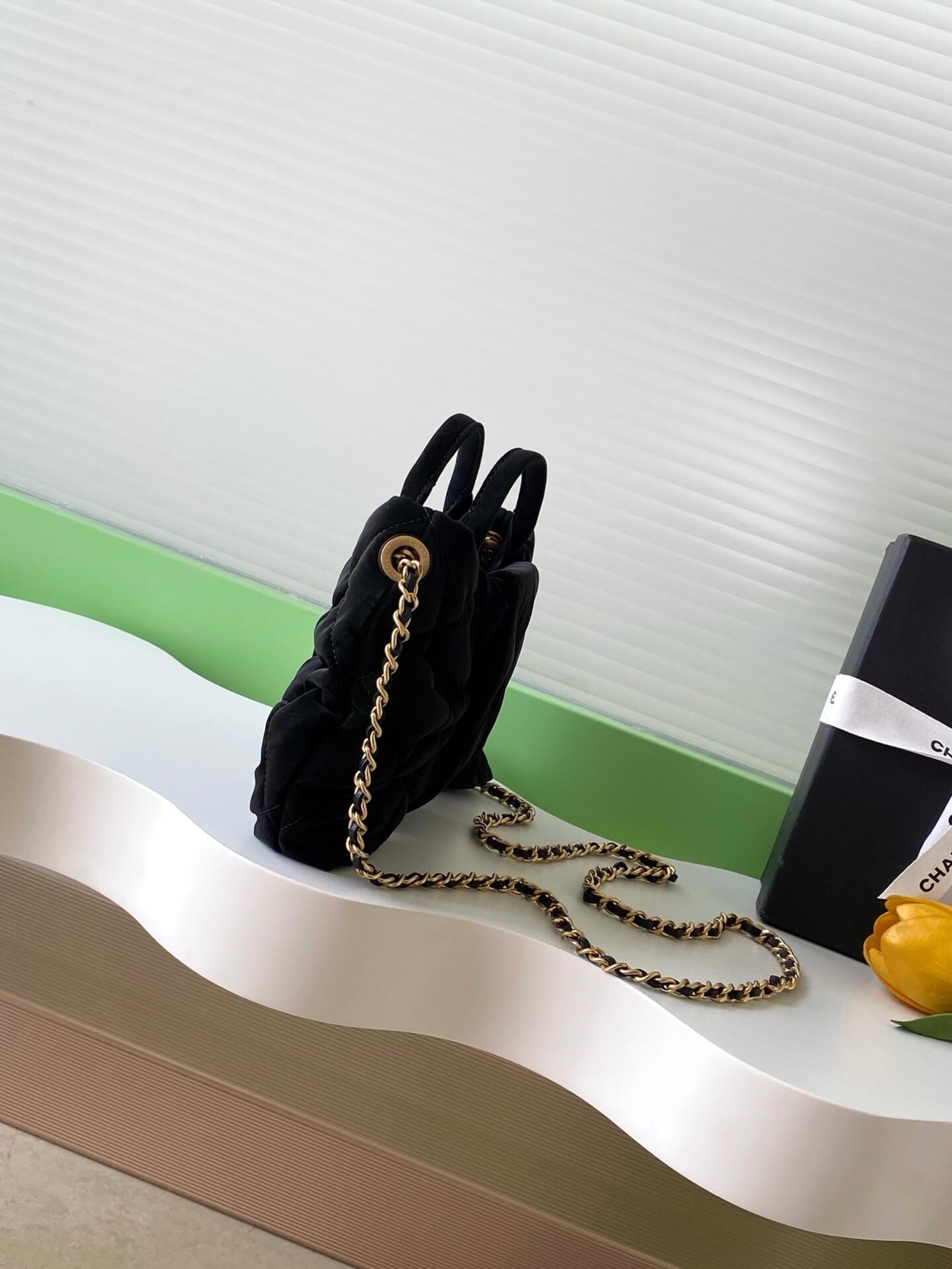 Chanel Maxi Mini - Small Velvet-Effect Nylon & Gold-Tone Metal Shoulder Handbag Black - Image 17