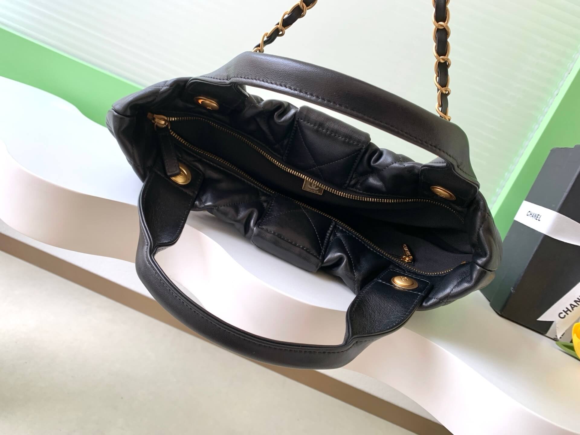 Chanel Maxi Mini - Small Shiny Lambskin Leather & Gold-Tone Metal Shoulder Handbag Black - Image 3