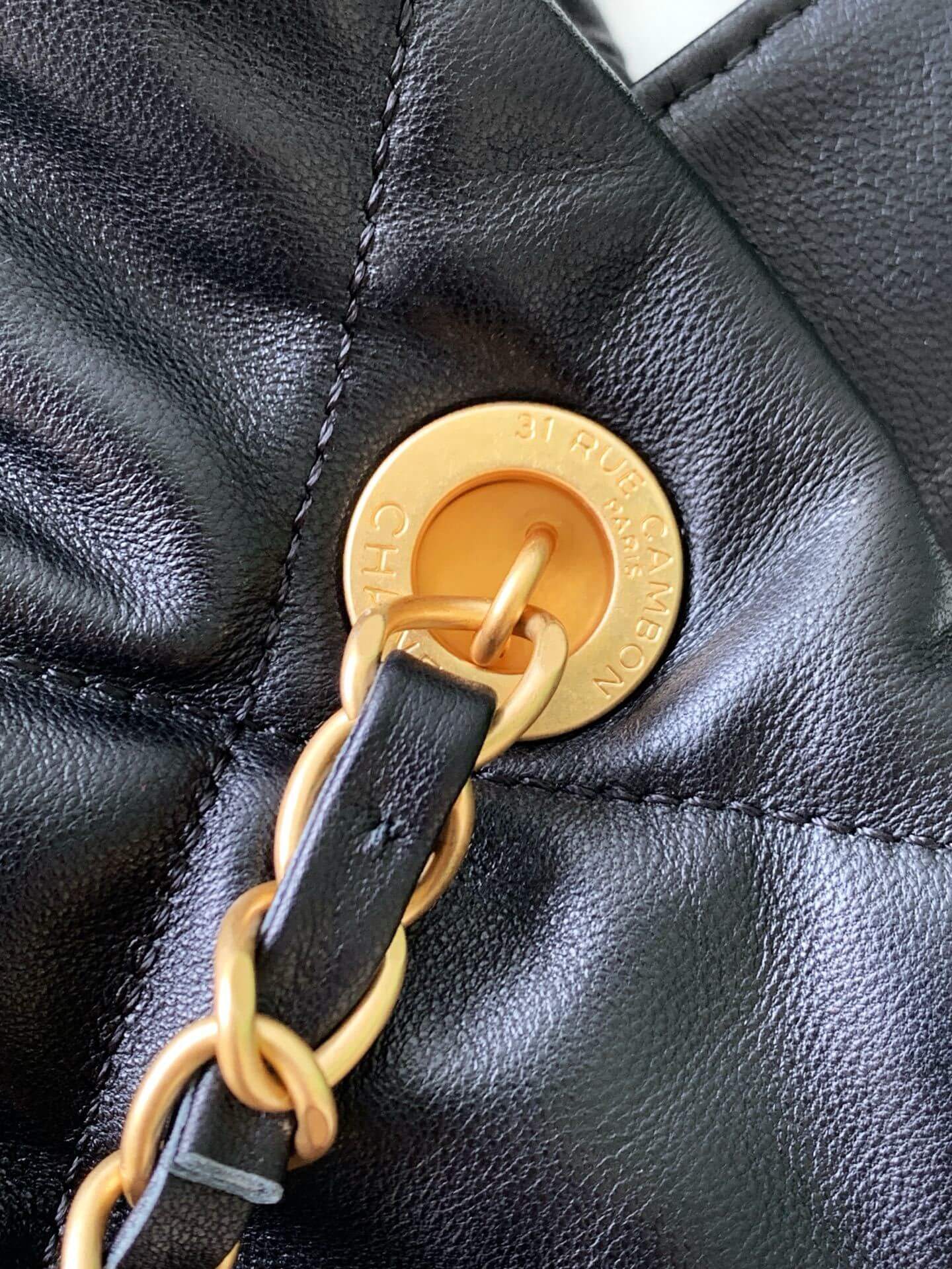 Chanel Maxi Mini - Small Shiny Lambskin Leather & Gold-Tone Metal Shoulder Handbag Black - Image 7