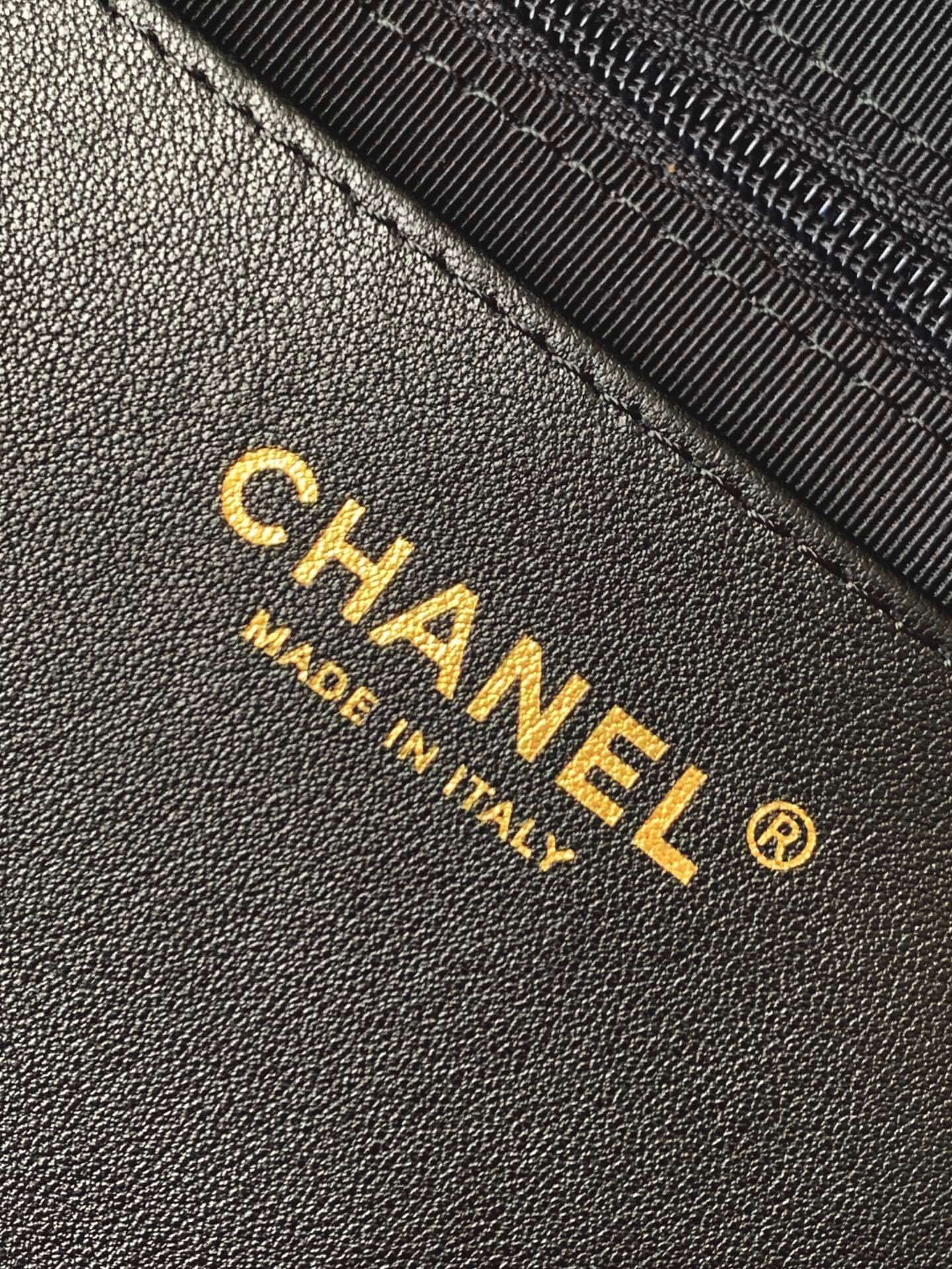 Chanel Maxi Mini - Small Velvet-Effect Nylon & Gold-Tone Metal Shoulder Handbag Black - Image 4