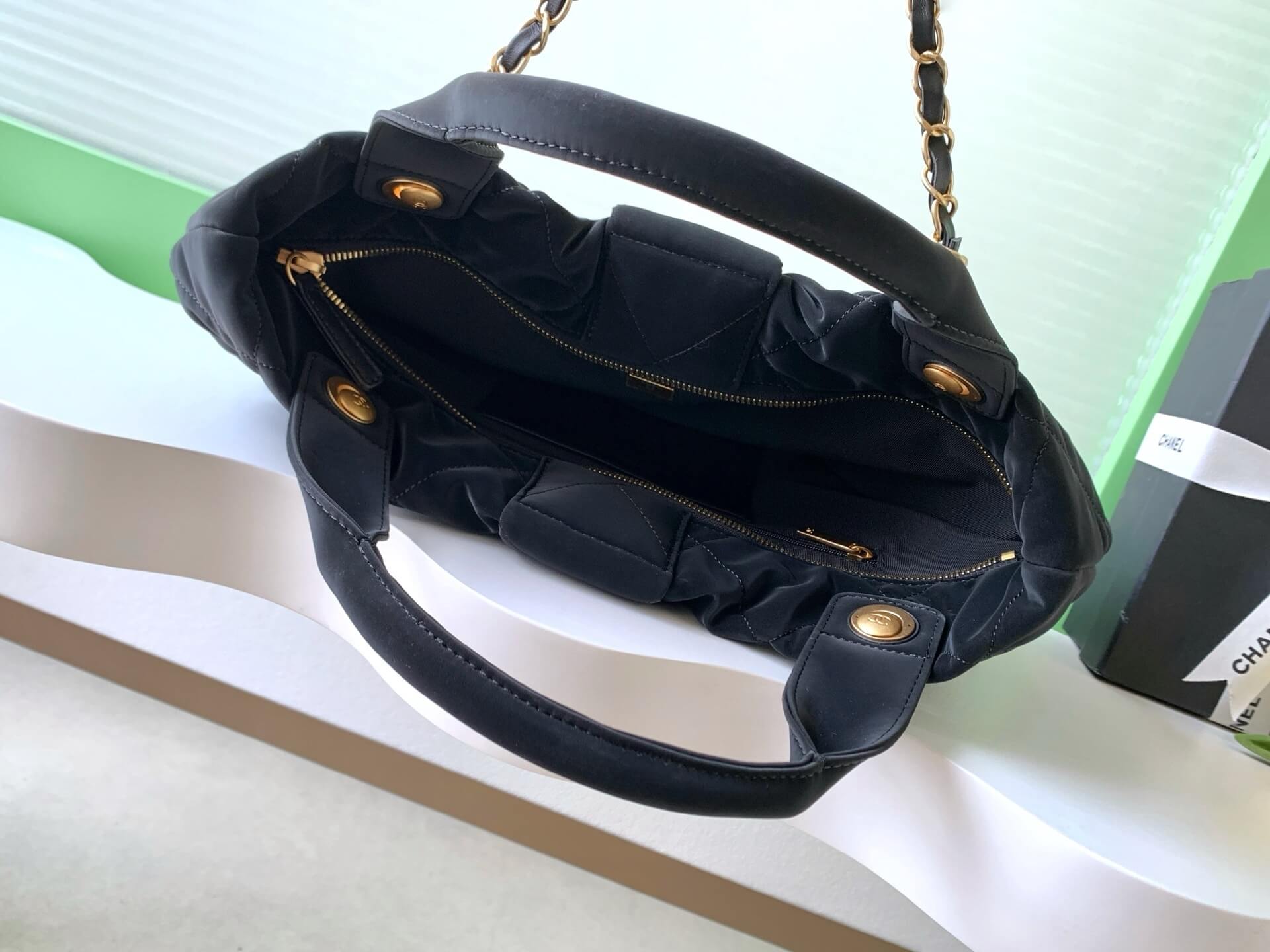 Chanel Maxi Mini - Small Velvet-Effect Nylon & Gold-Tone Metal Shoulder Handbag Black - Image 3