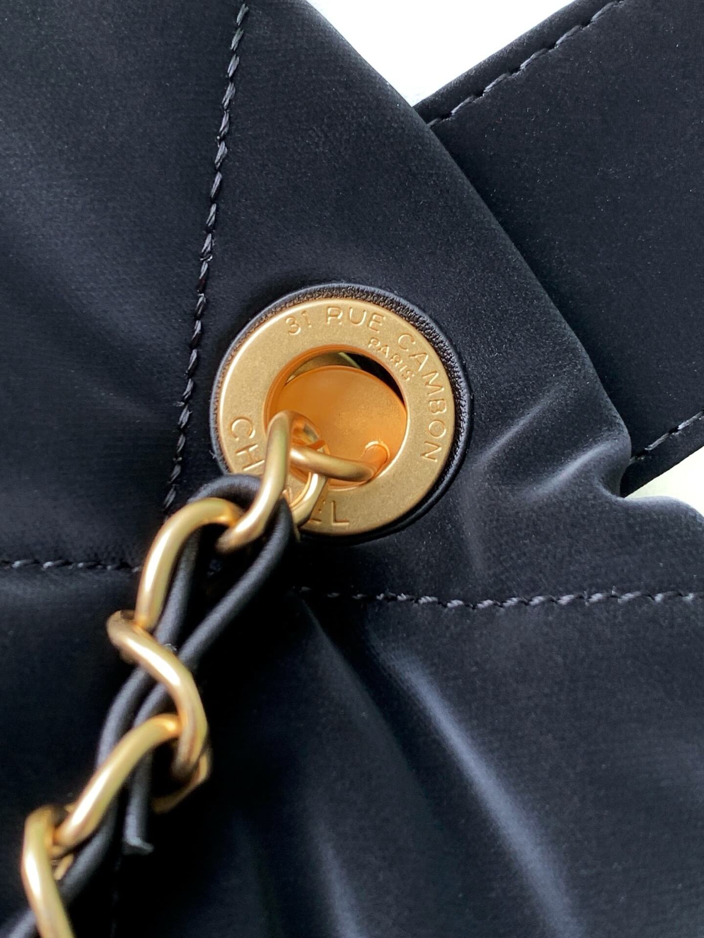 Chanel Maxi Mini - Small Velvet-Effect Nylon & Gold-Tone Metal Shoulder Handbag Black - Image 6