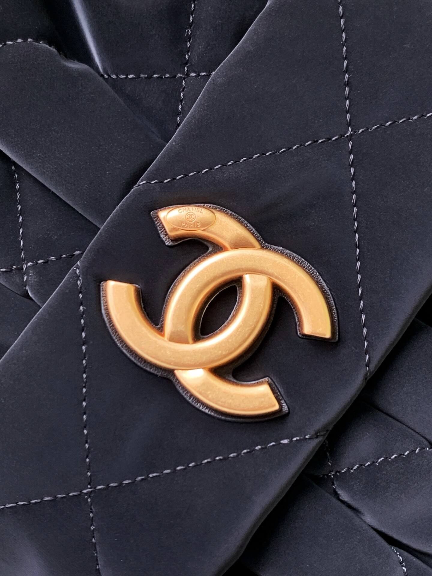 Chanel Maxi Mini - Small Velvet-Effect Nylon & Gold-Tone Metal Shoulder Handbag Black - Image 5