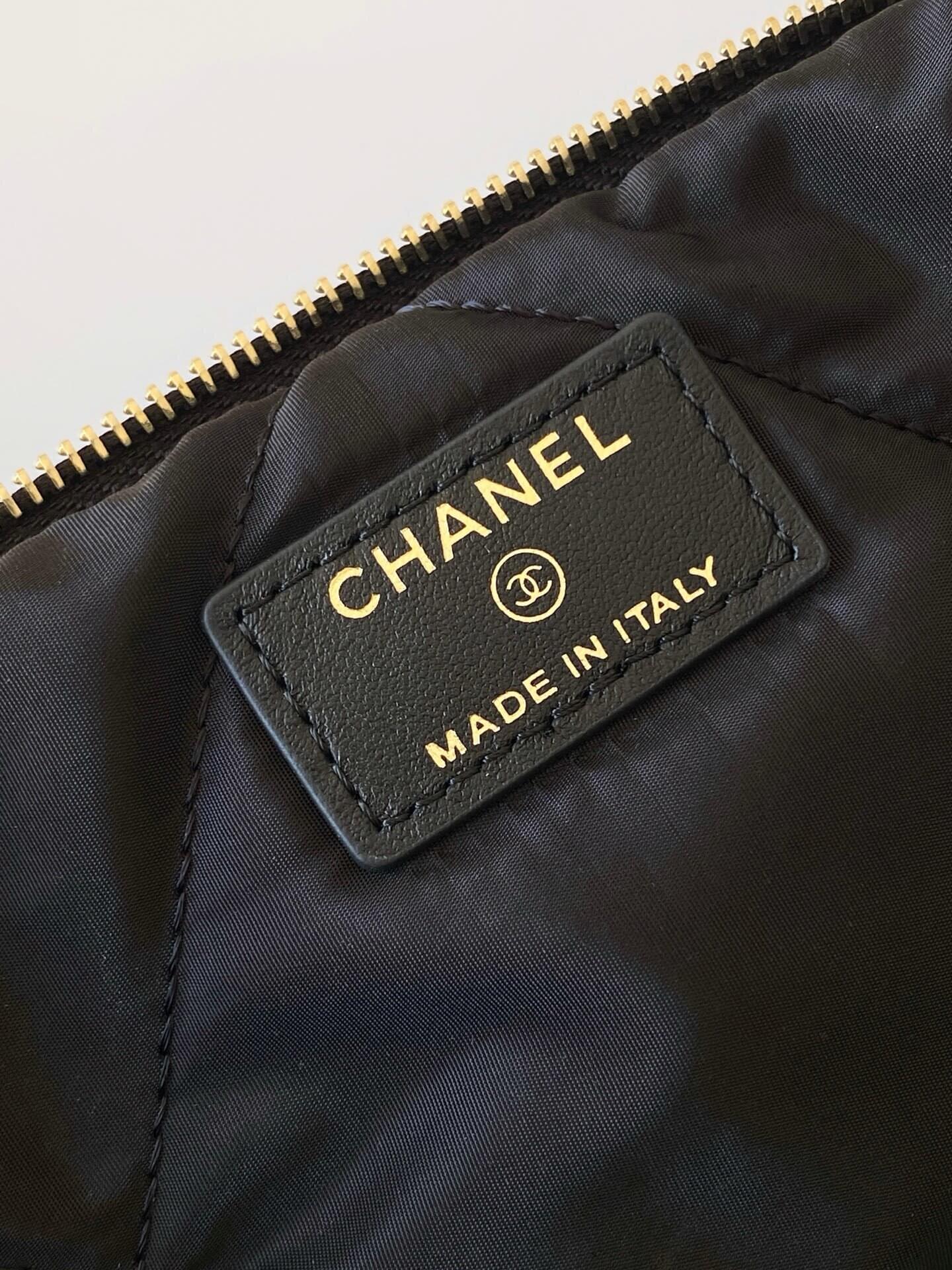 Chanel Small - Medium Zipped Case Velvet-Effect Nylon, Shiny Crumpled Calfskin & Gold-Tone Metal Black - Image 13