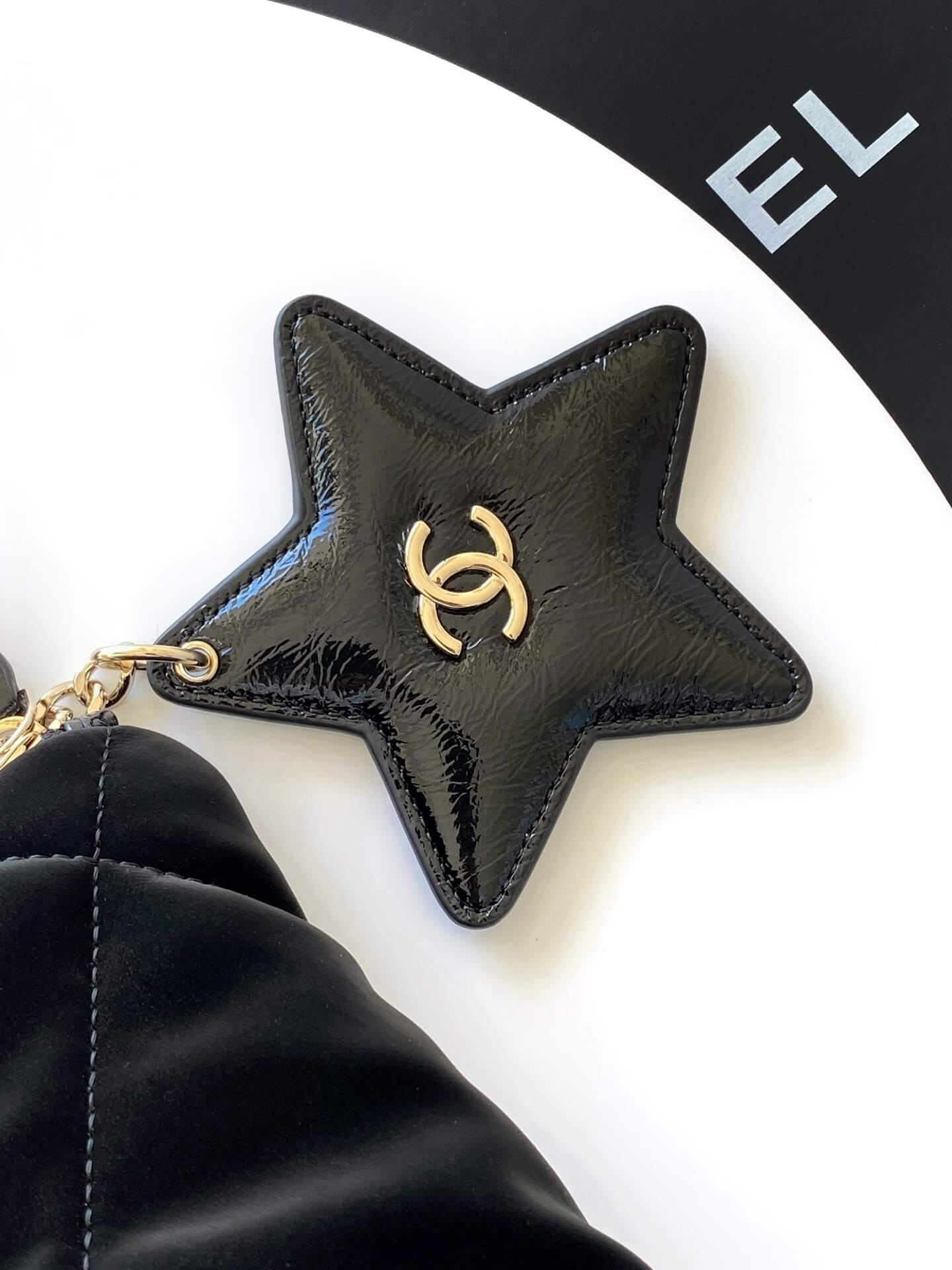 Chanel Small - Medium Zipped Case Velvet-Effect Nylon, Shiny Crumpled Calfskin & Gold-Tone Metal Black - Image 16