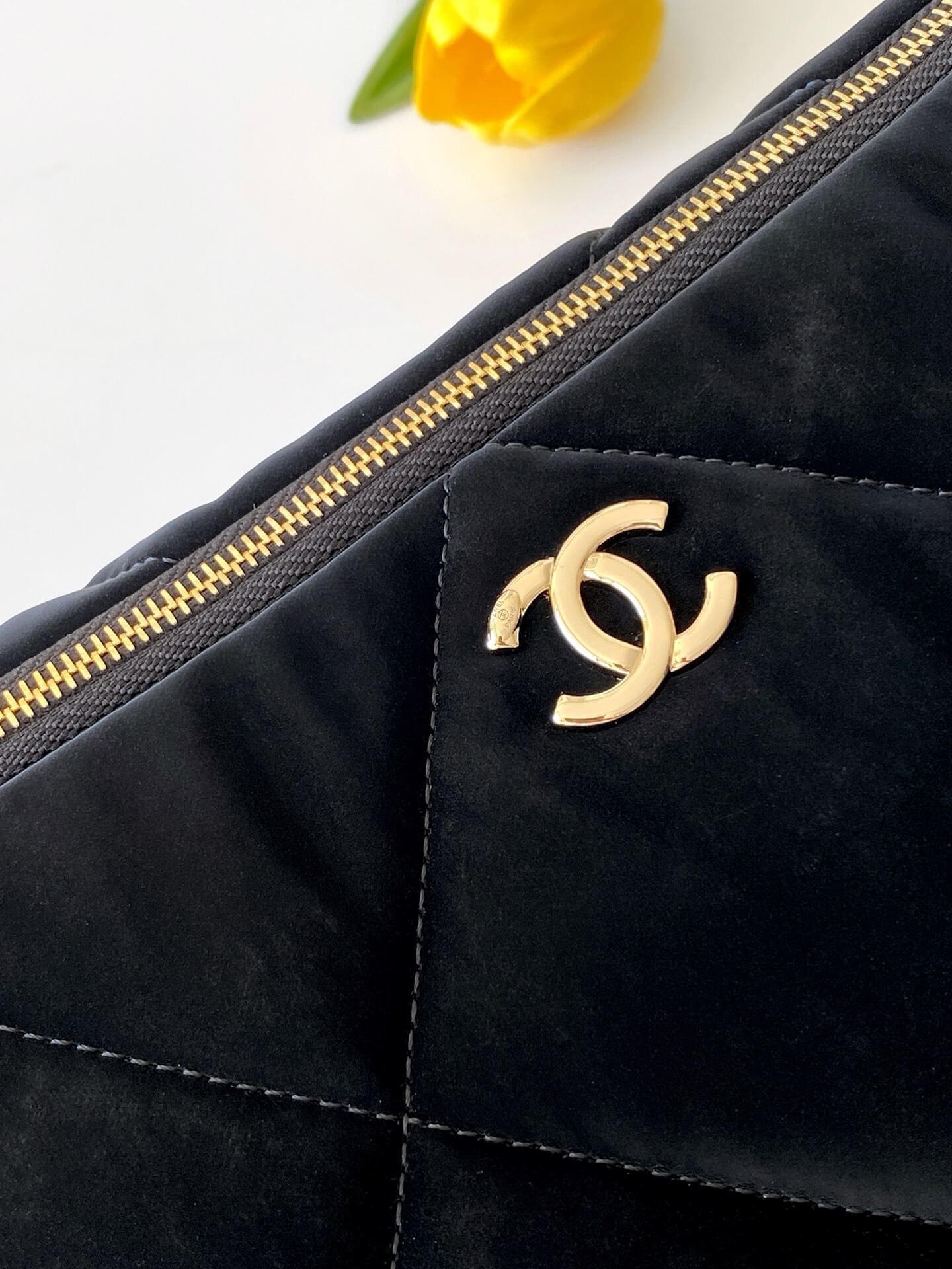 Chanel Small - Medium Zipped Case Velvet-Effect Nylon, Shiny Crumpled Calfskin & Gold-Tone Metal Black - Image 14