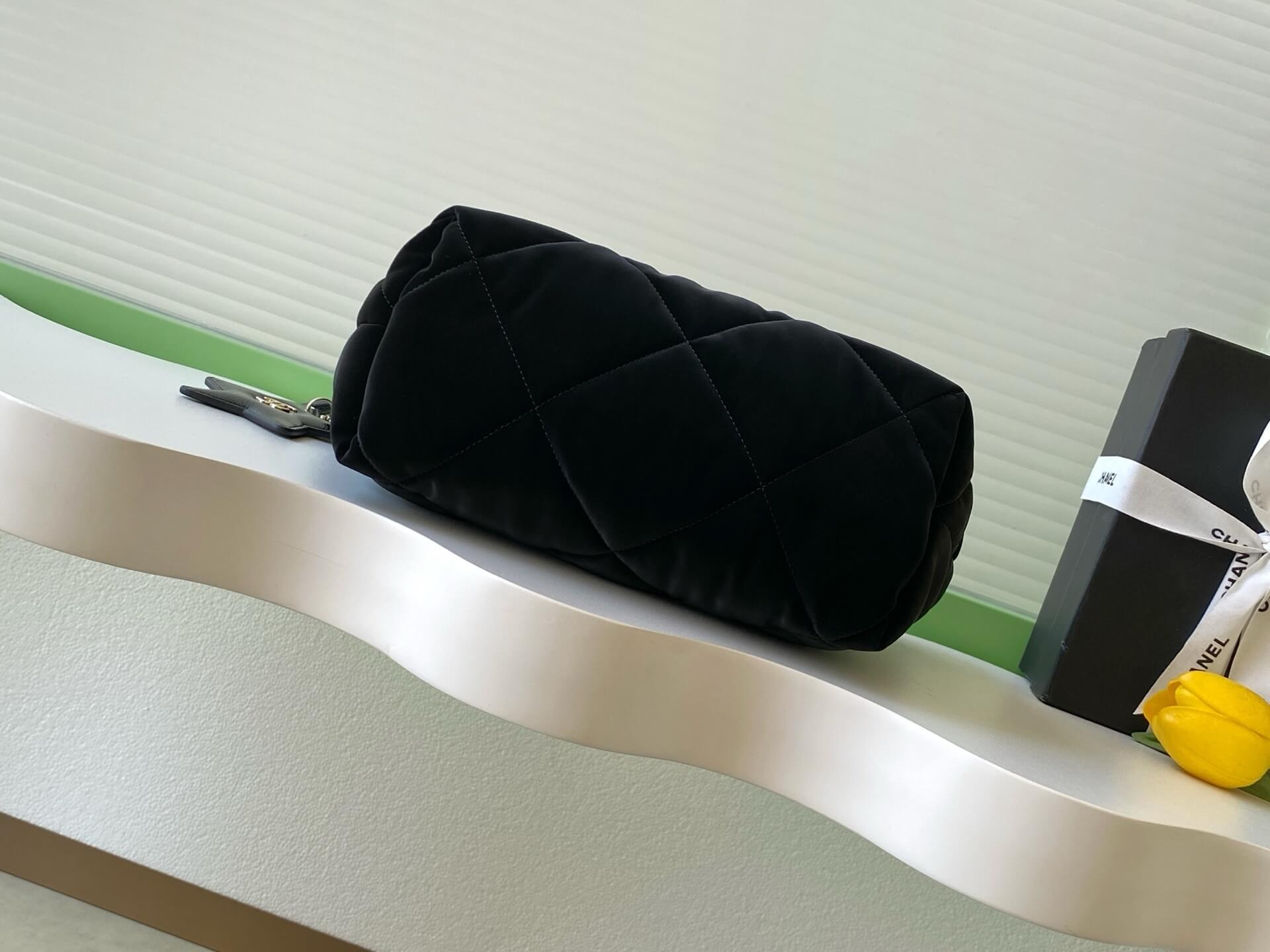 Chanel Small - Medium Zipped Case Velvet-Effect Nylon, Shiny Crumpled Calfskin & Gold-Tone Metal Black - Image 18